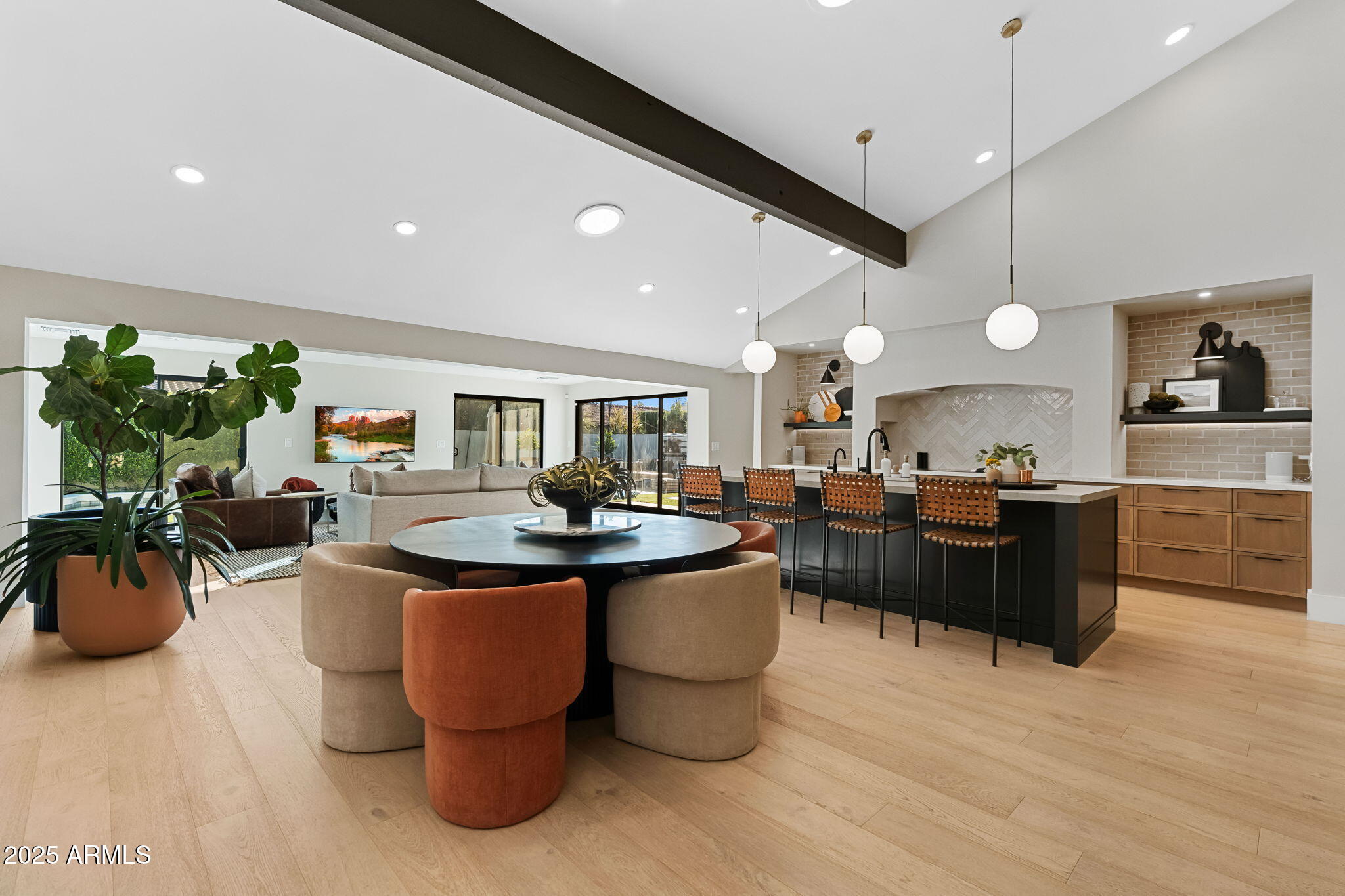 7067 N VIA DE LOS NINOS --