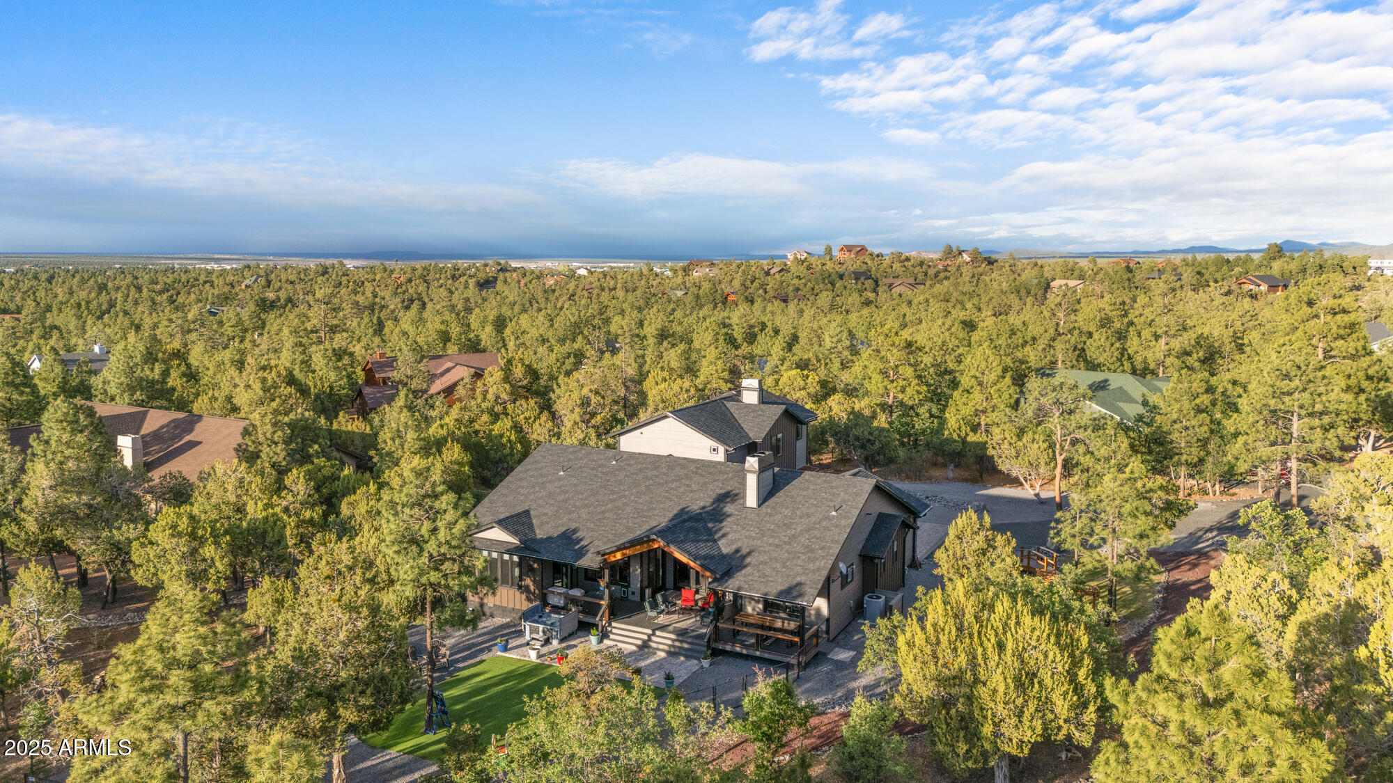 1500 W PINETREE Court