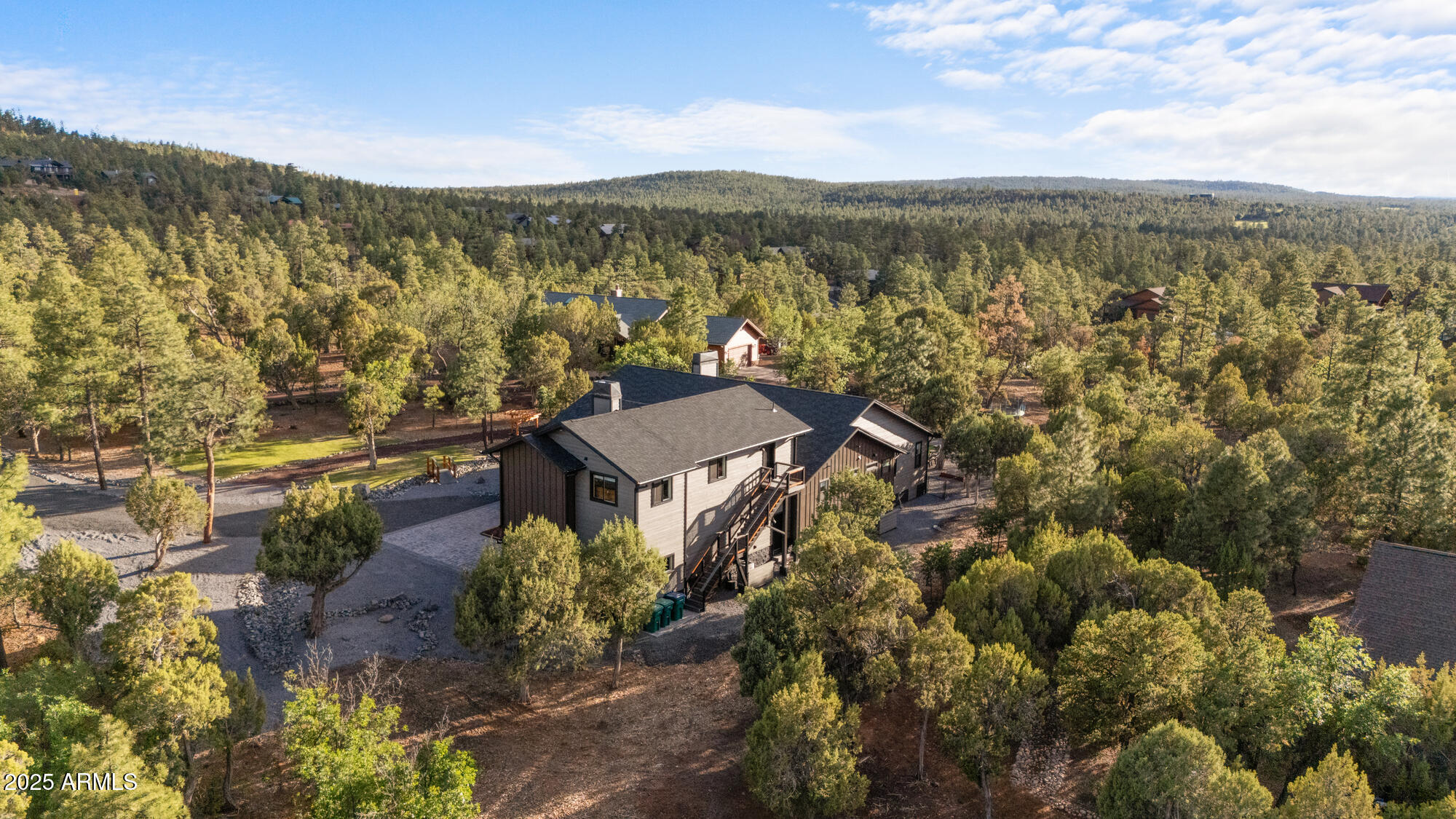 1500 W PINETREE Court
