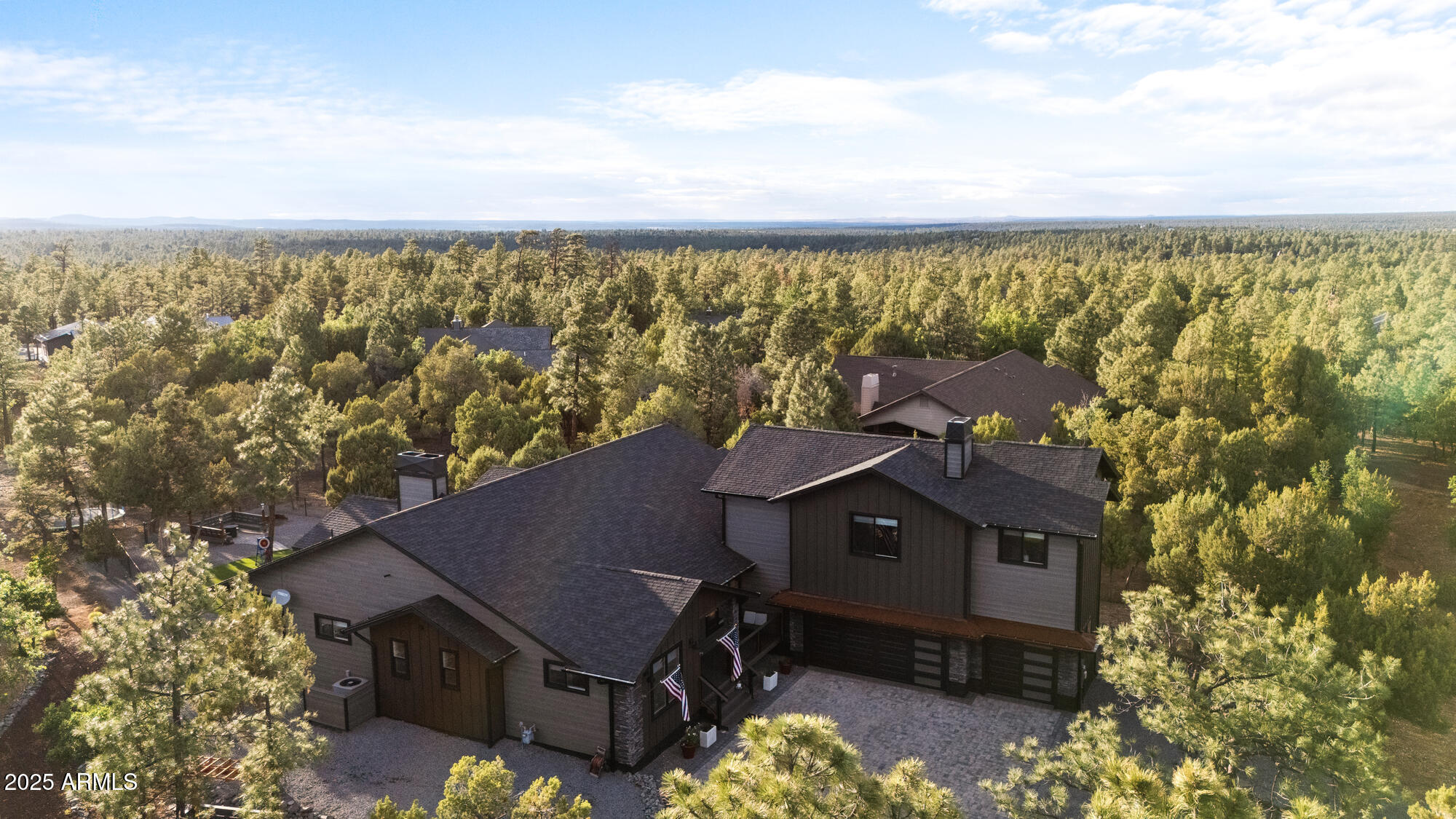 1500 W PINETREE Court