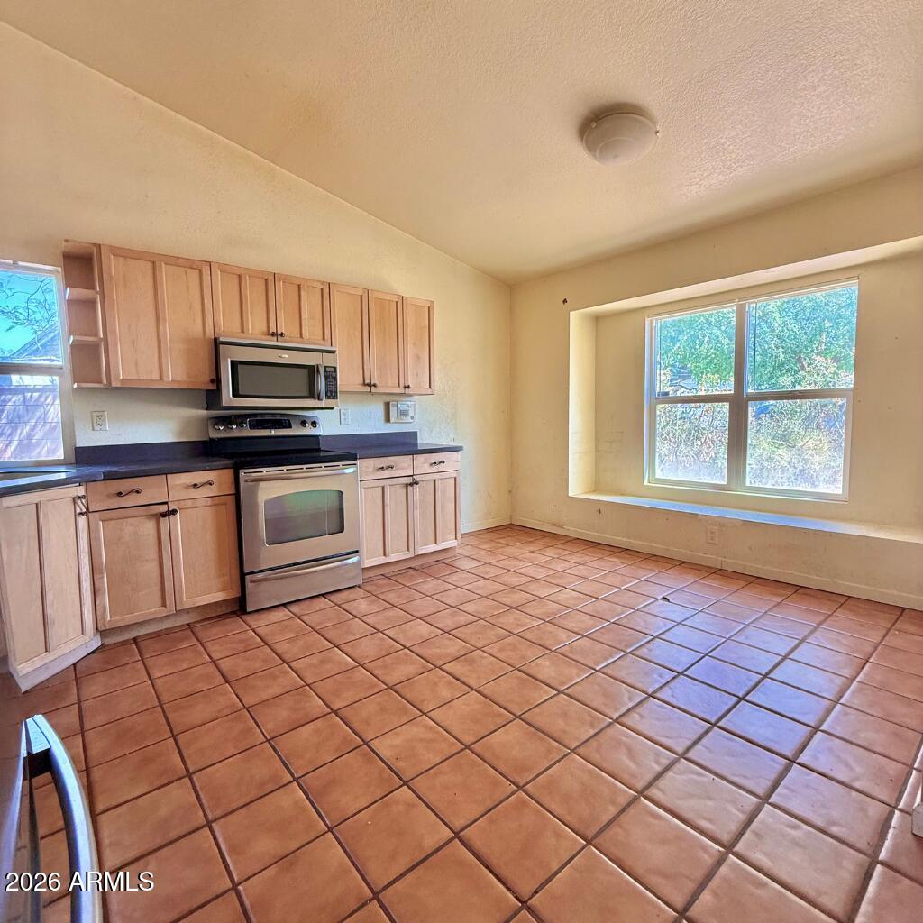 938 N EVERGREEN Court