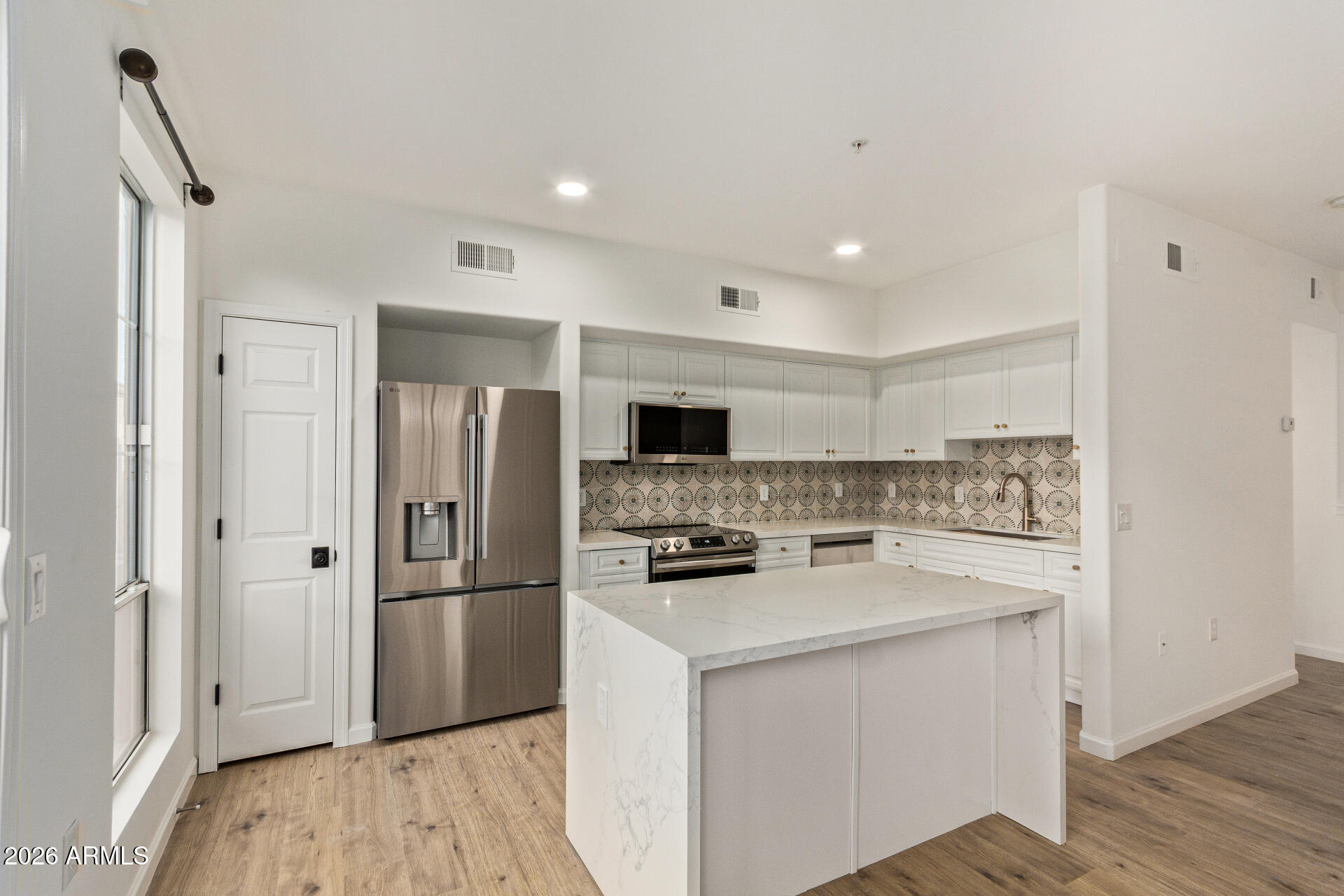 1920 E BELL Road 1187