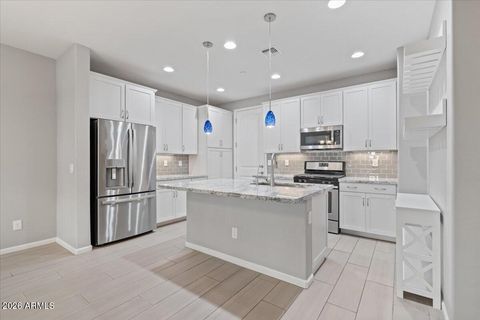 2477 W MARKET Place 27 Chandler AZ 85248