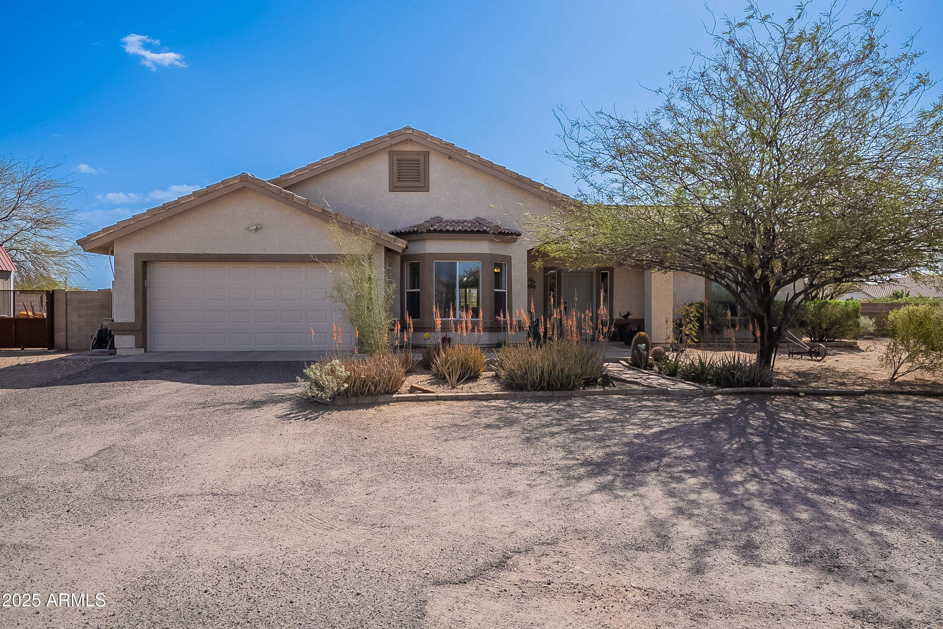 907 N MOUNTAIN Road