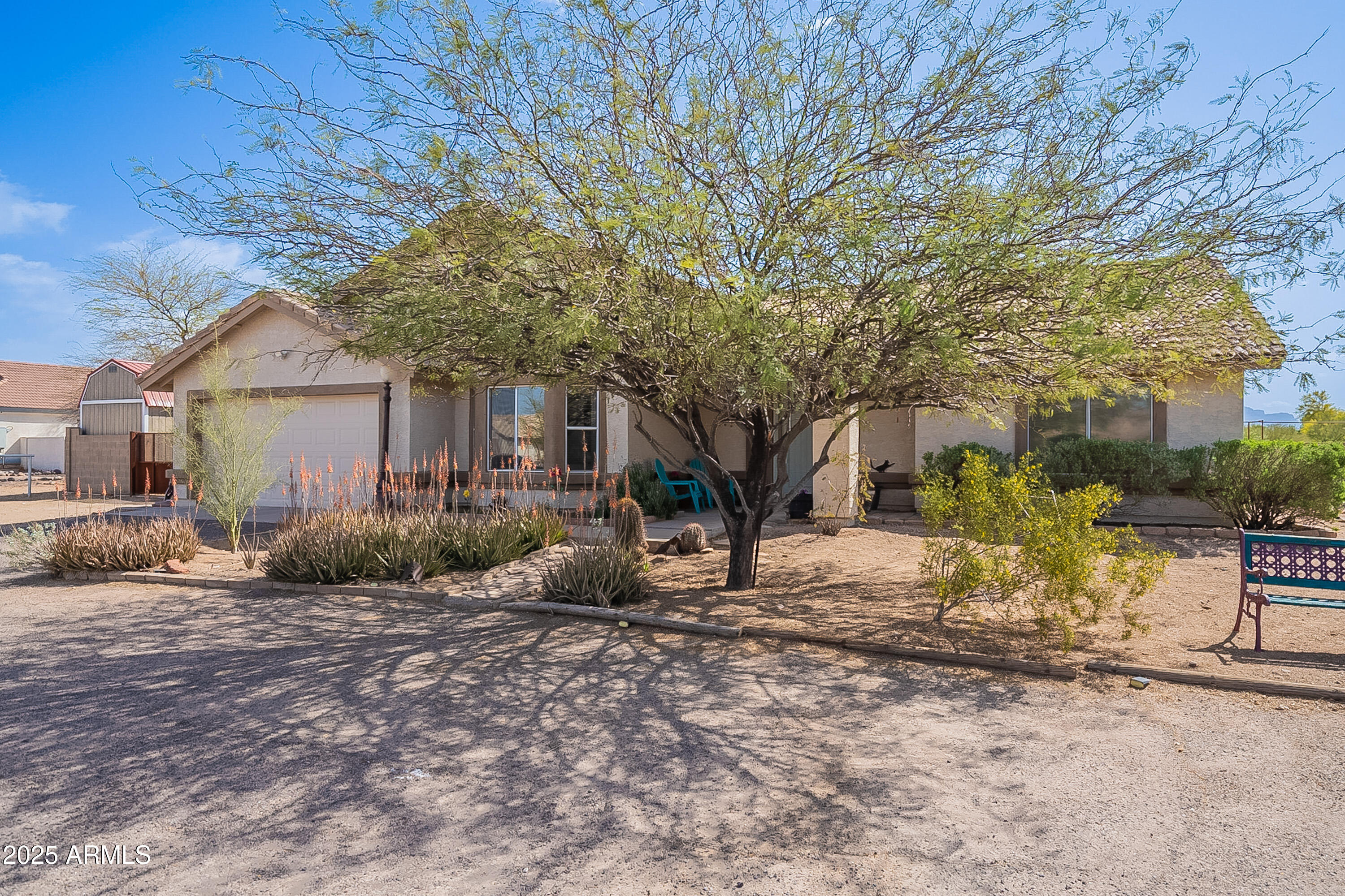 907 N MOUNTAIN Road