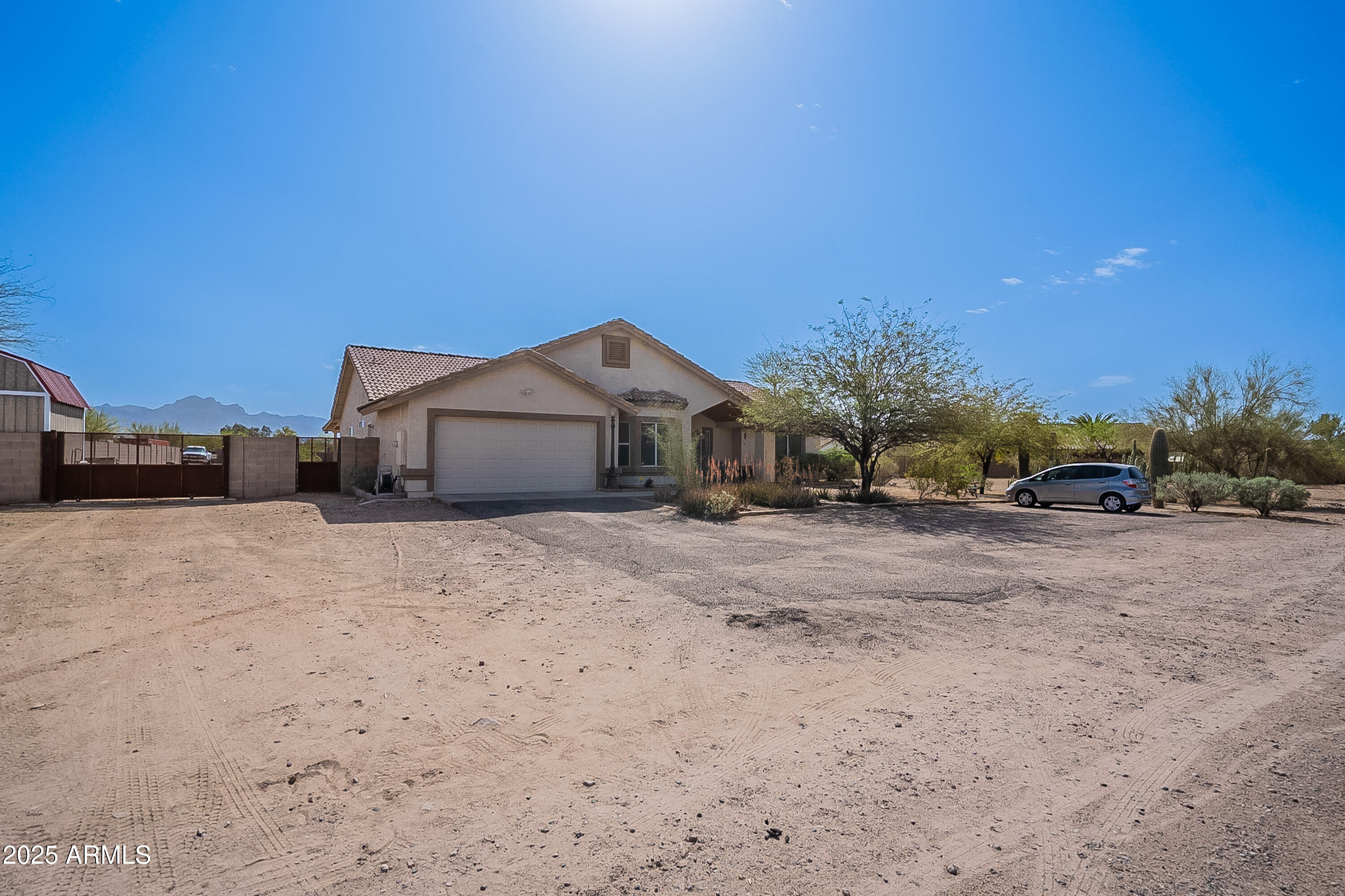 907 N MOUNTAIN Road