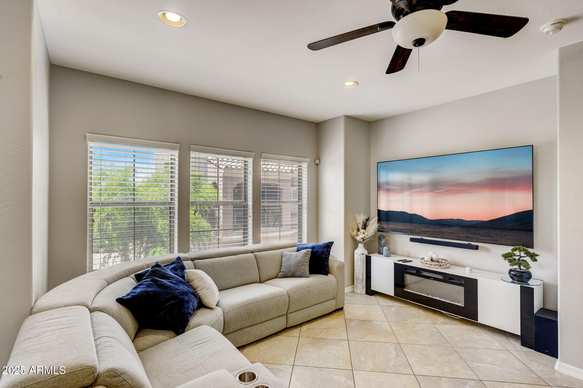 3935 E ROUGH RIDER Road 1212