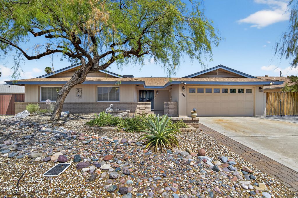 Photo of 1216 E Wesleyan Drive, Tempe, AZ 85282 (MLS # 6907396)