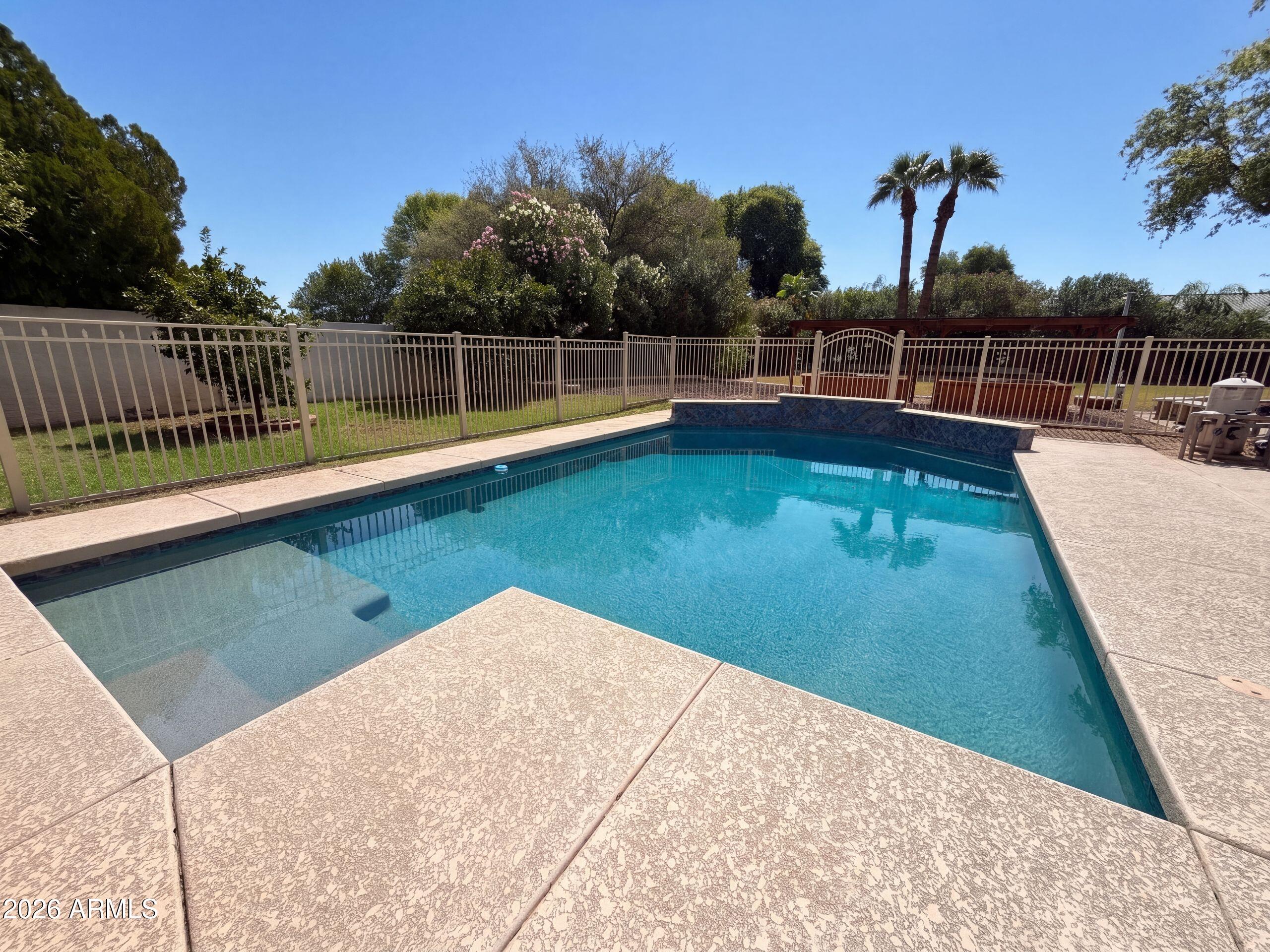 2599 E ARROWHEAD Trail