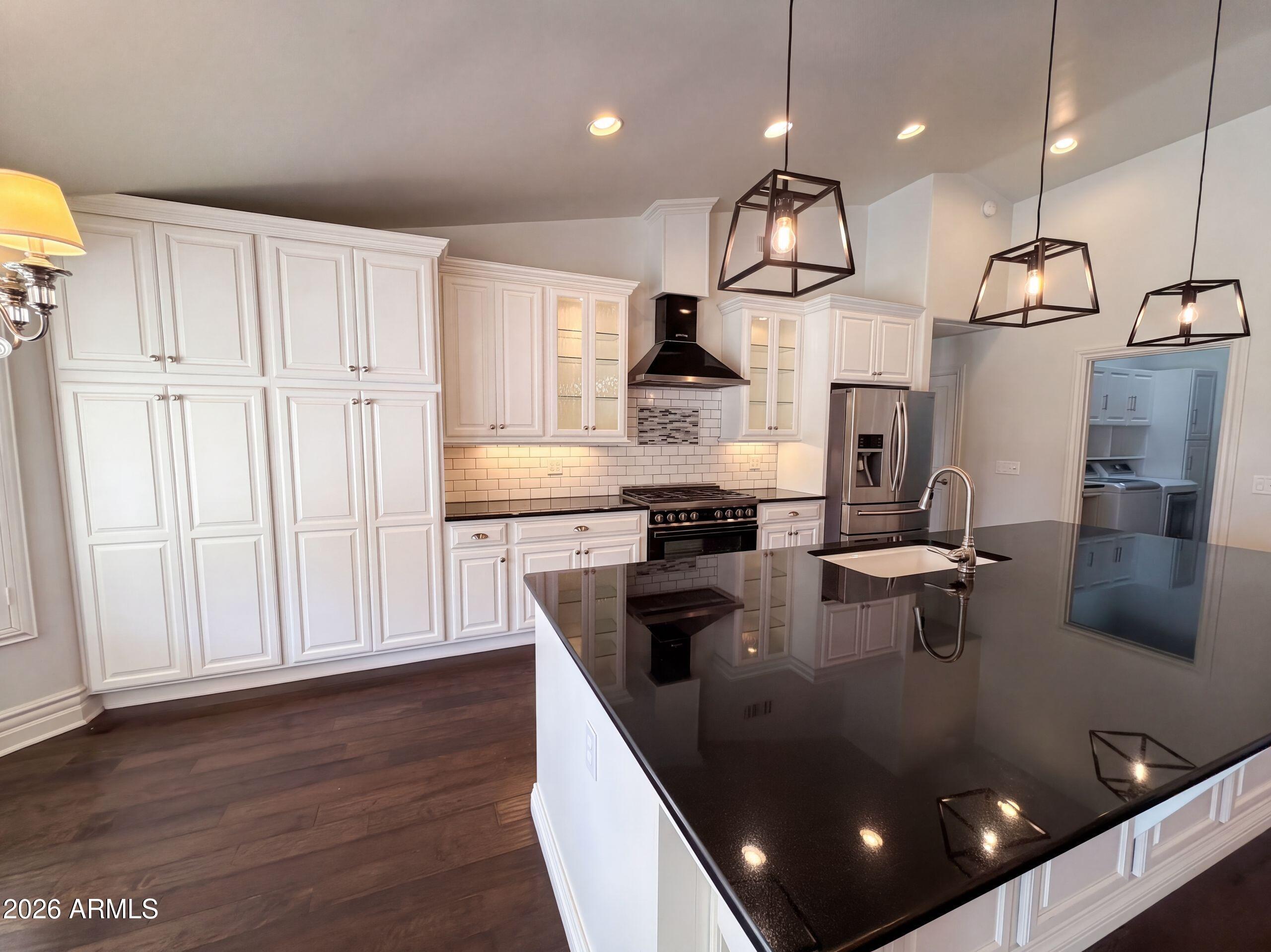 2599 E ARROWHEAD Trail