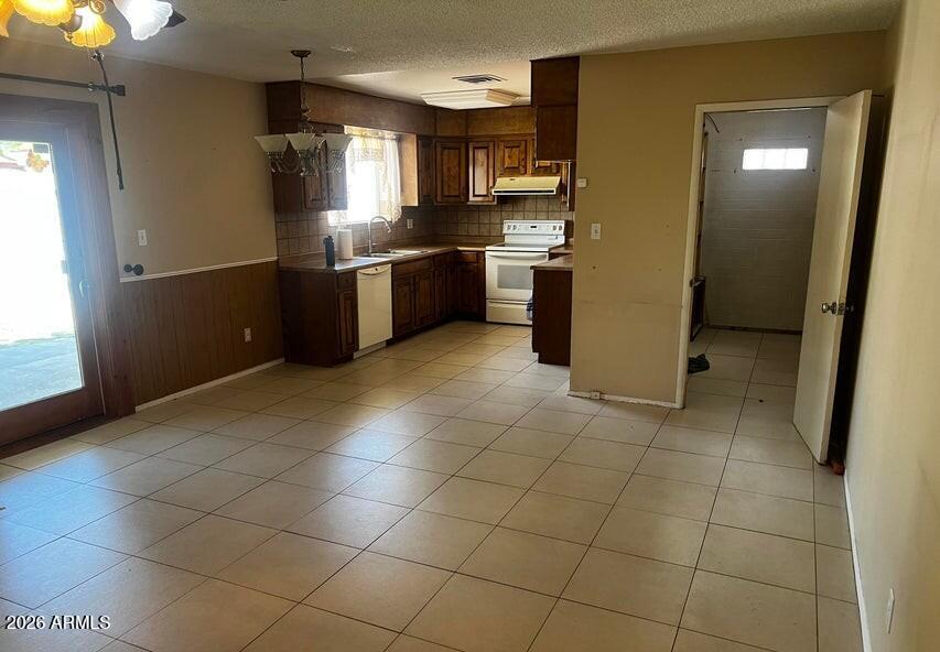8102 E Palm Lane