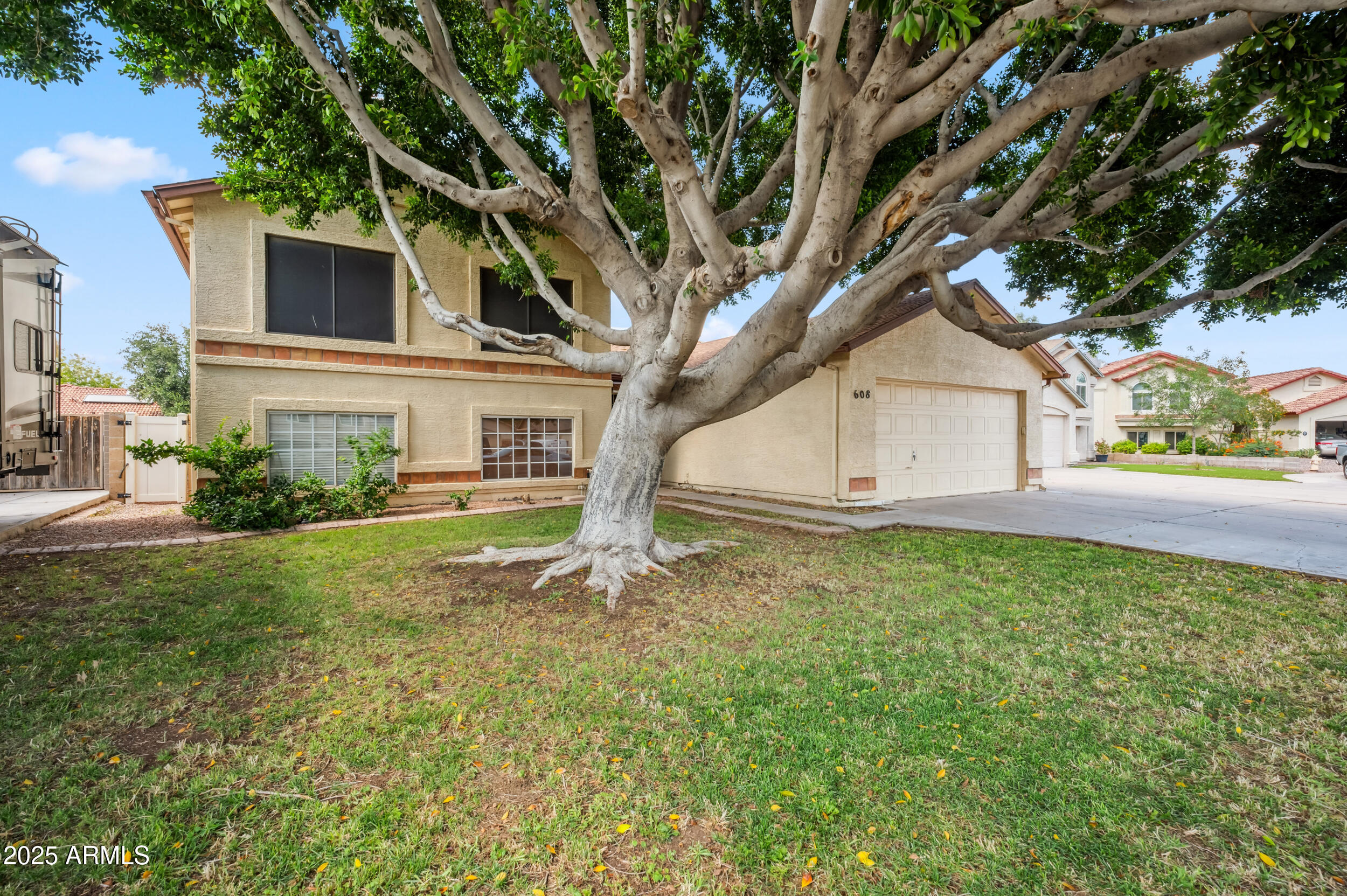 608 E ARABIAN Court