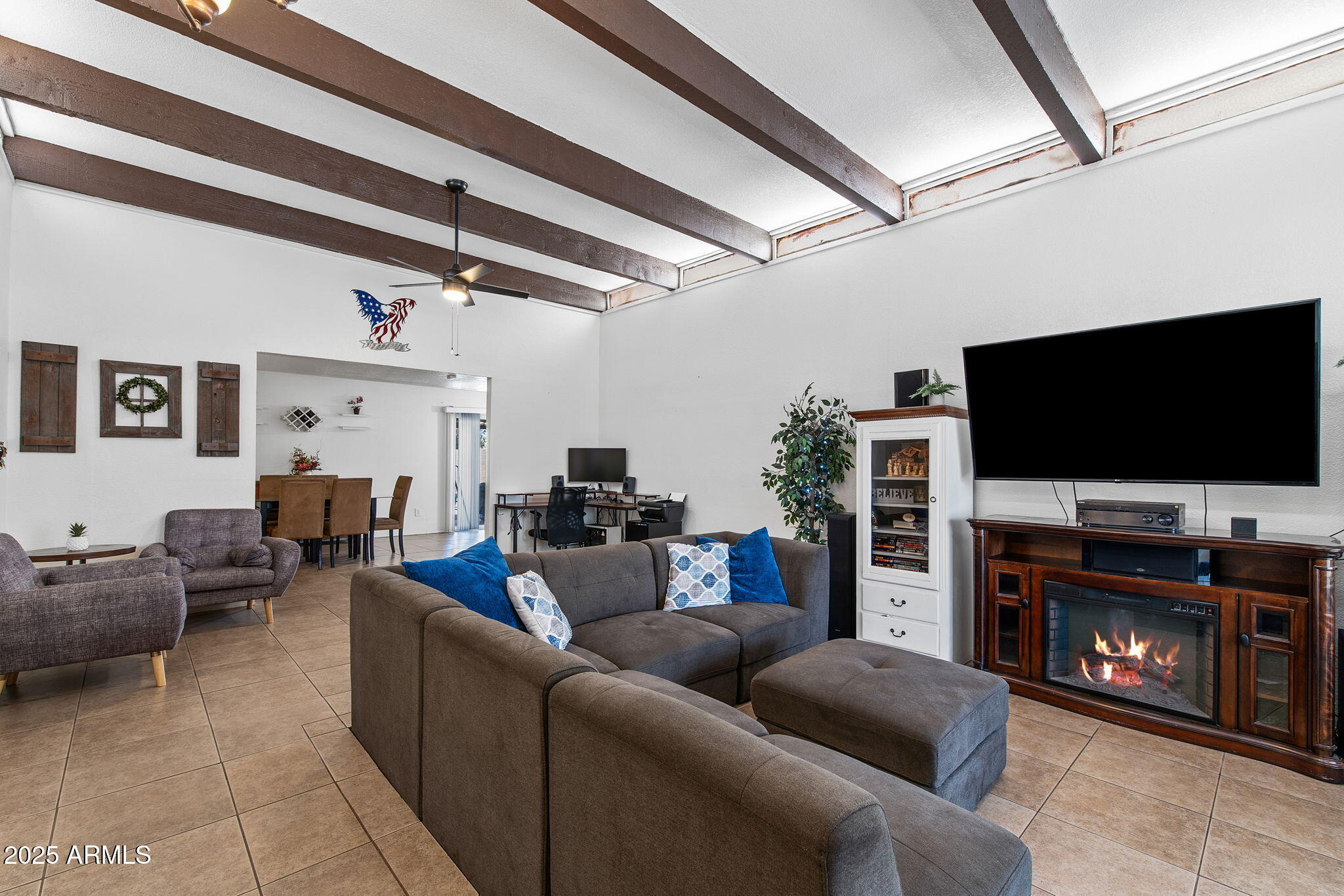 858 W KNOWLES Circle