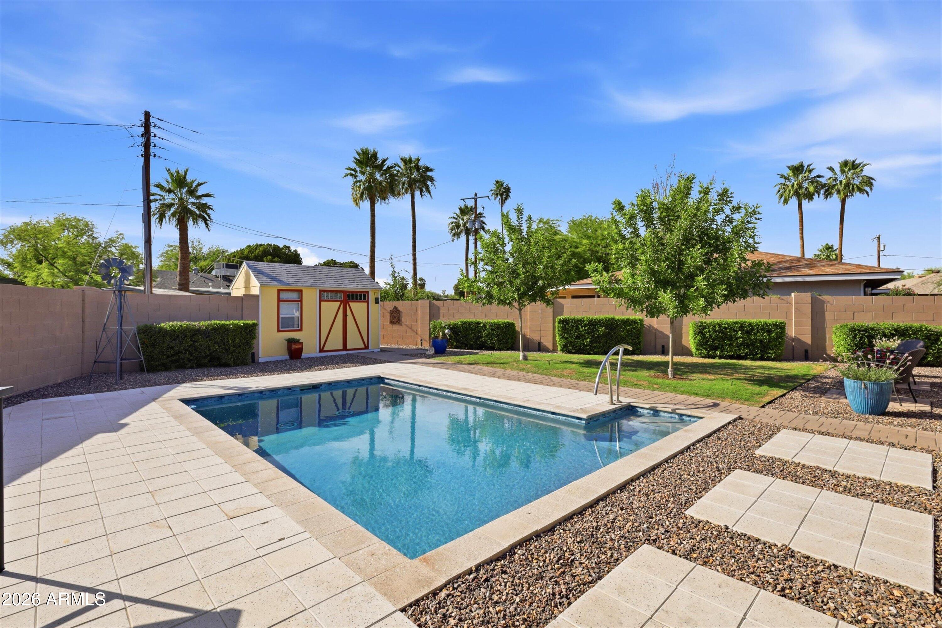 1142 W VERMONT Avenue