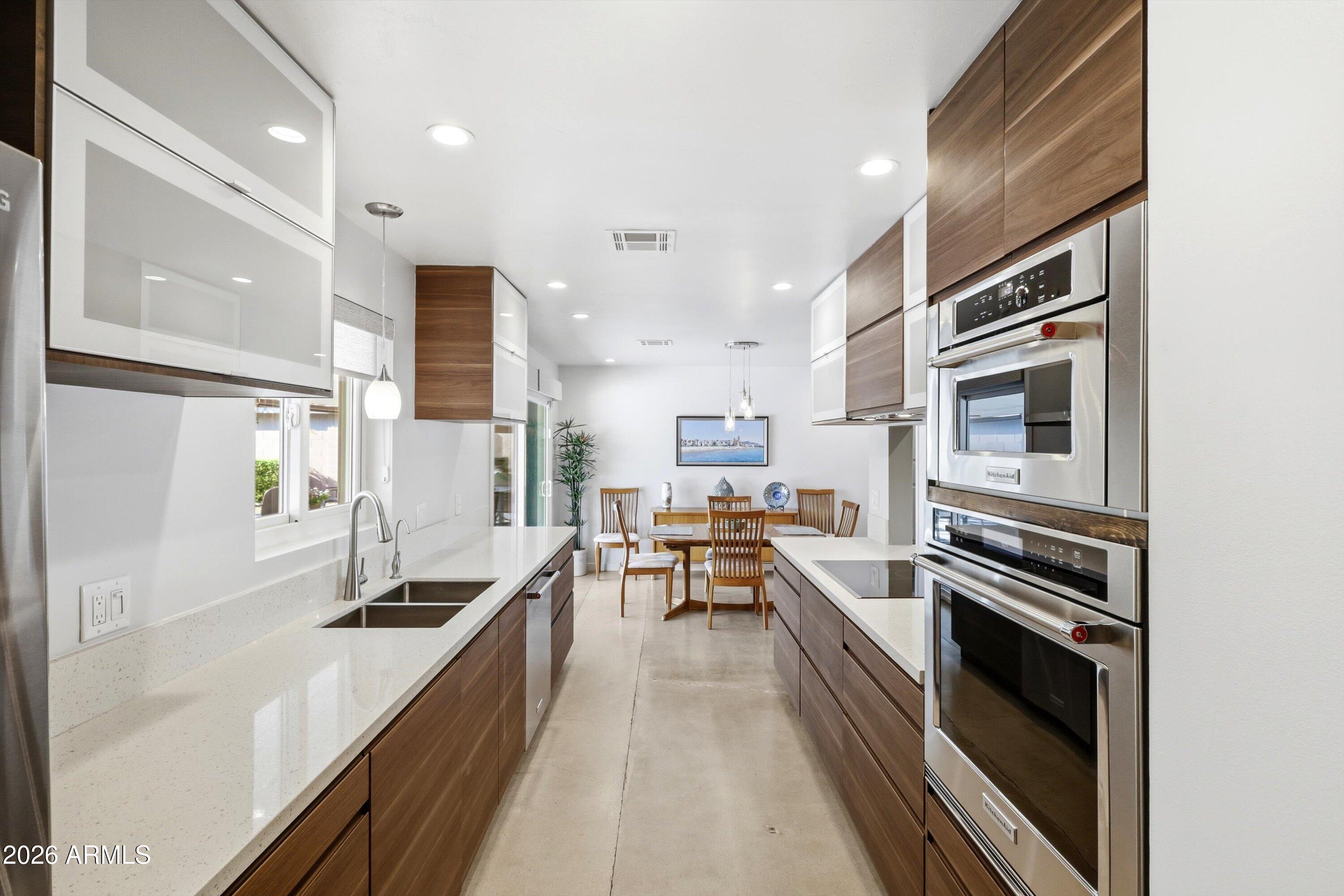 1142 W VERMONT Avenue