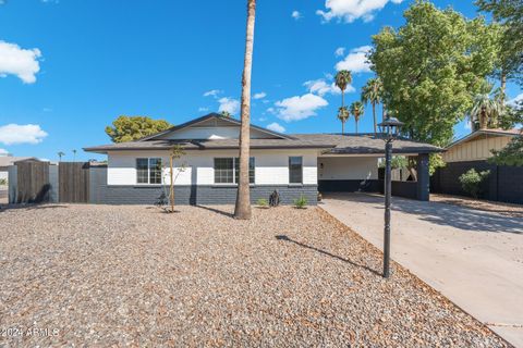 Photo of 18001 N 43rd Way, Phoenix, AZ 85032 (MLS # 6983356)