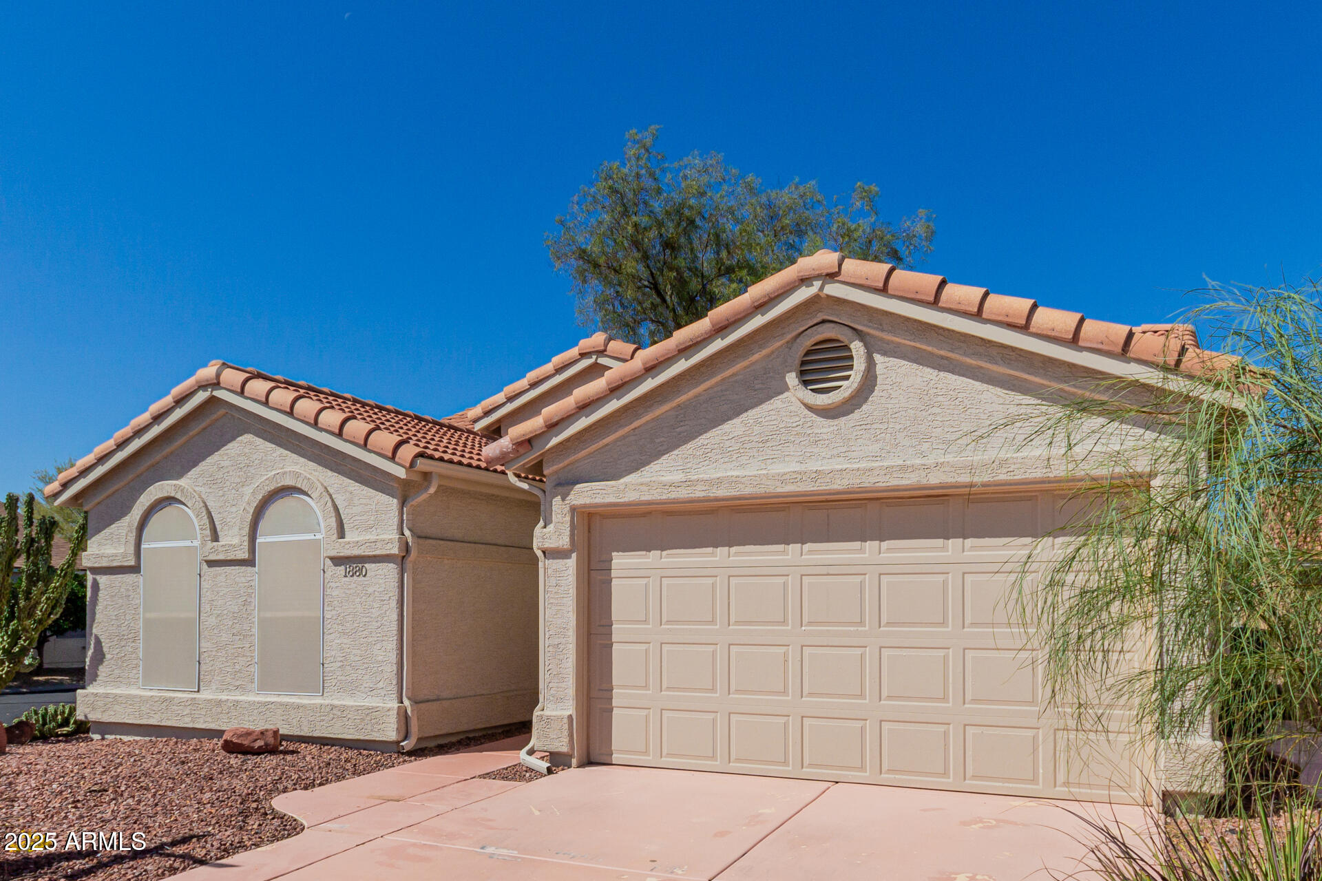 1880 E WINGED FOOT Drive