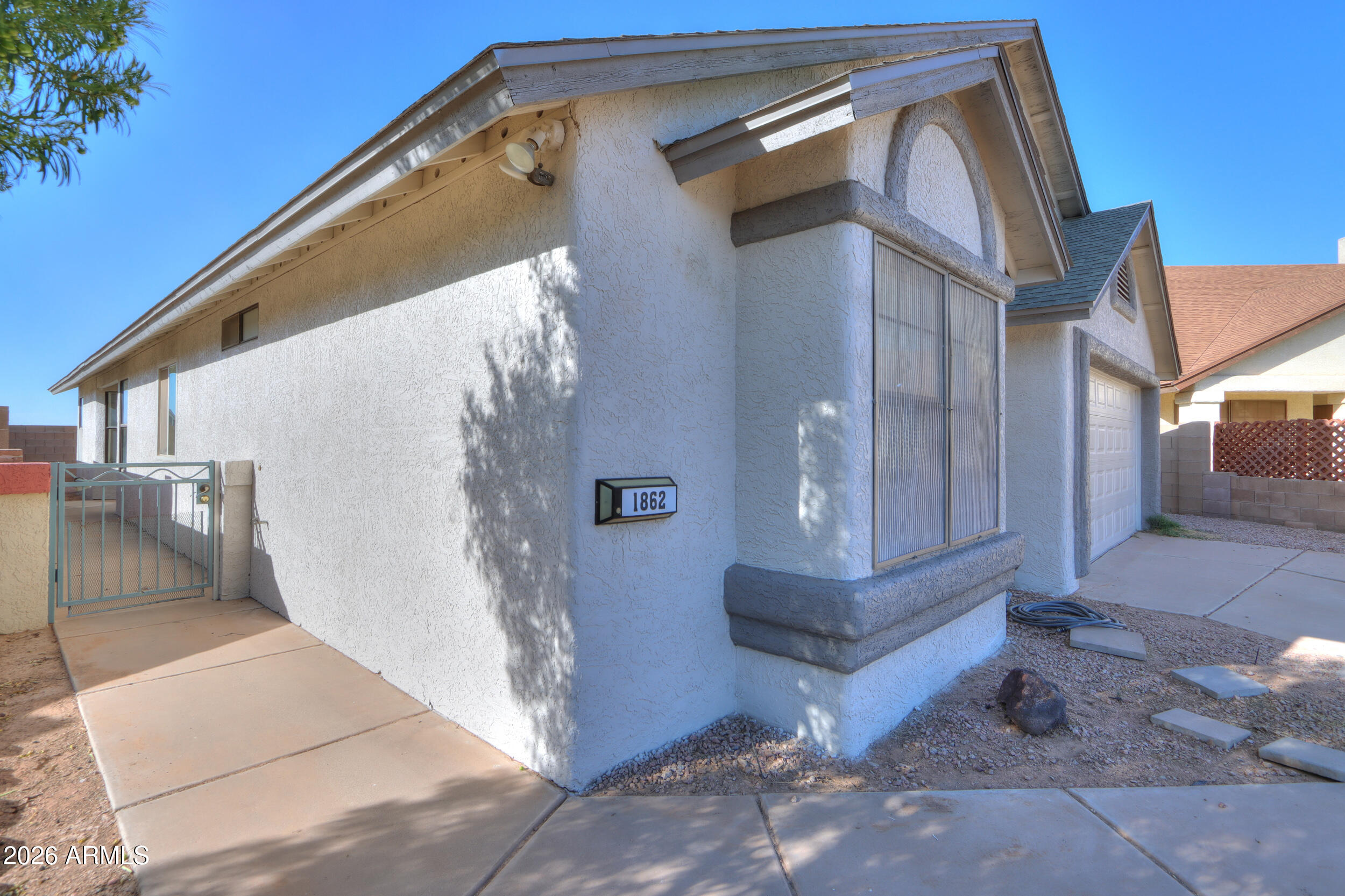 1862 N CENTER Avenue