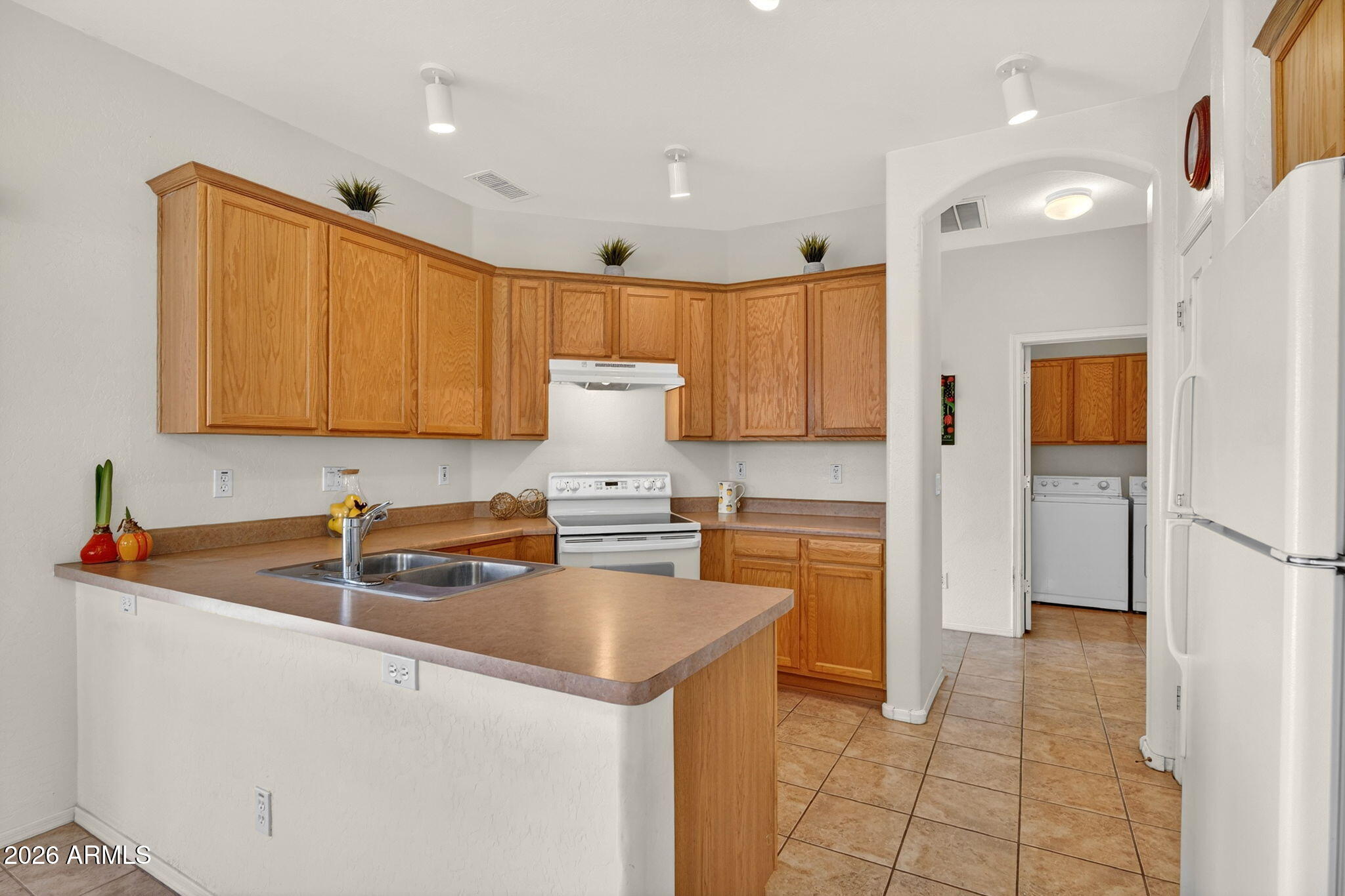 44 S GREENFIELD Road 9