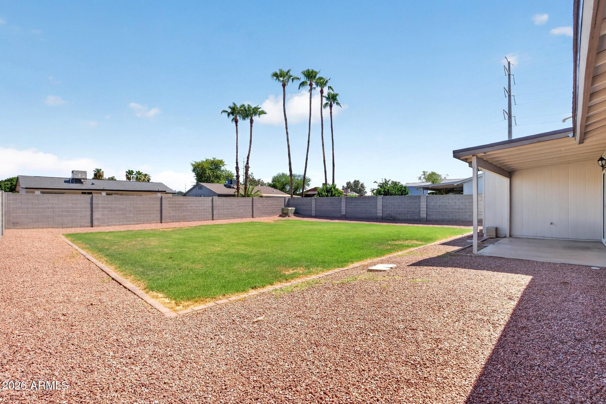 5709 S ROBERTS Road