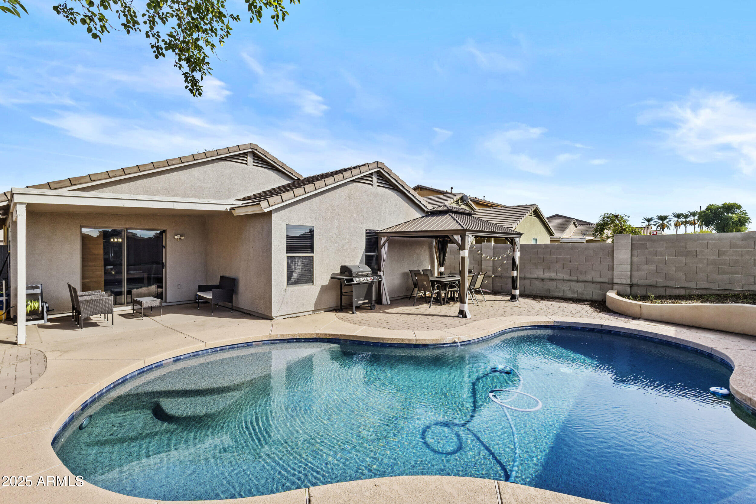 1823 W DESERT SEASONS Drive