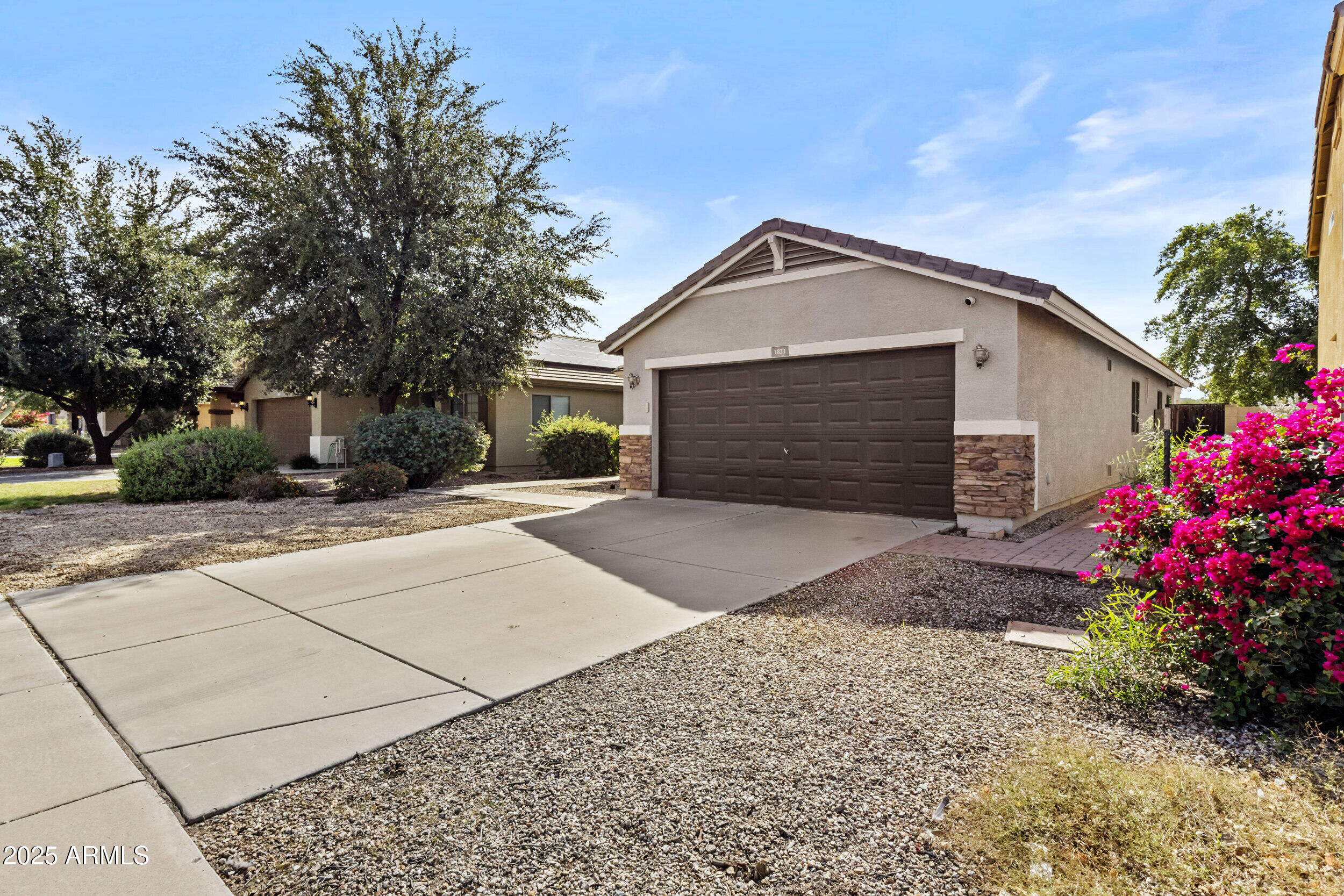 1823 W DESERT SEASONS Drive