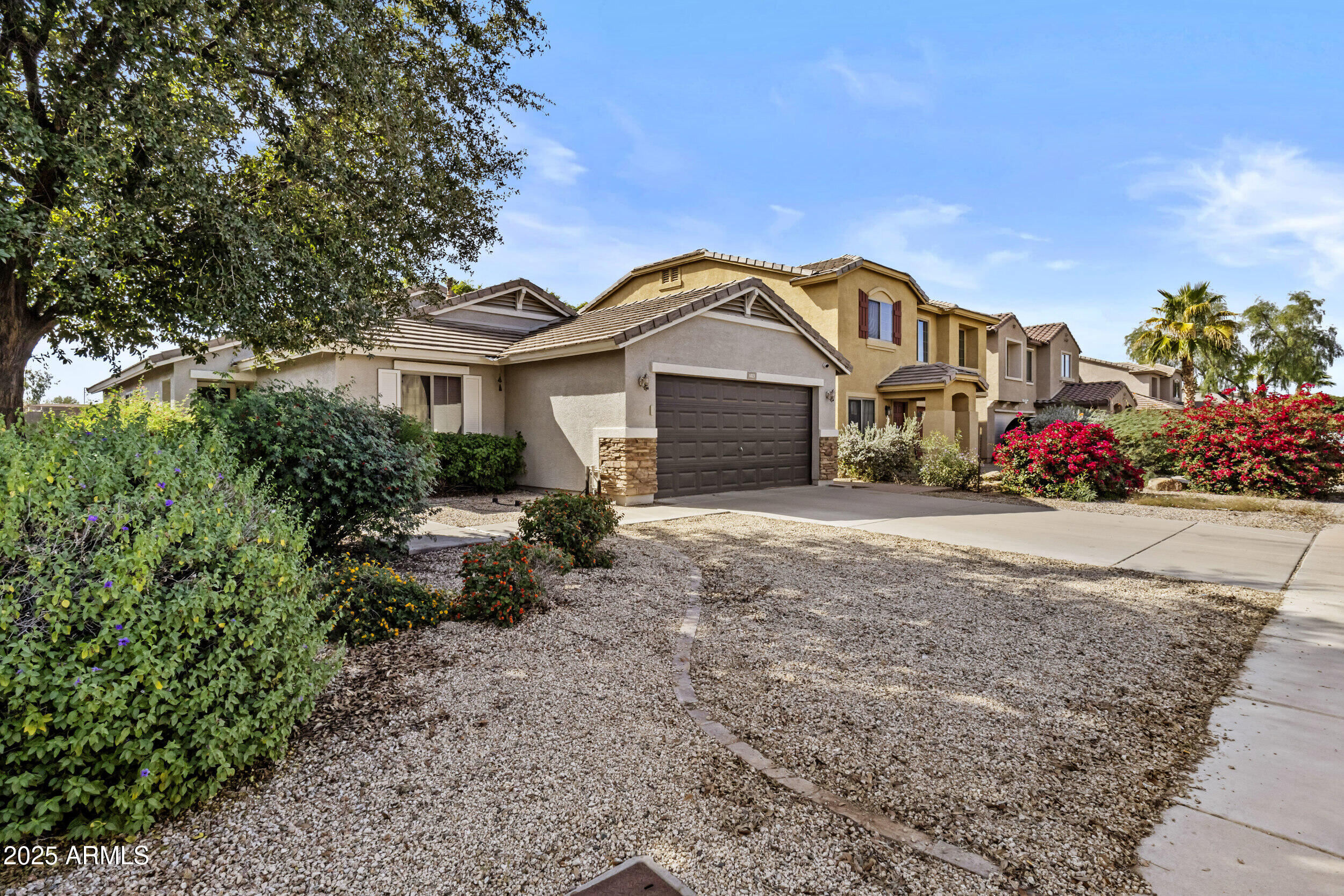 1823 W DESERT SEASONS Drive