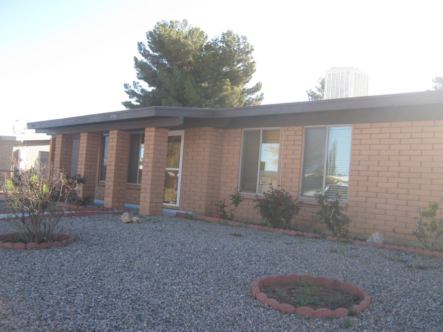 3 BEDROOM 2 BATH 1375 SQ FT WITH AN  ATTACHED GARAGE... THIS HOME HAS A  LARGE LIVING ROOM AND REMODELED KITCHEN WITH TONS OF SPACE... ALONG WITH BUILT IN STORAGE IN LAUNDRY ROOM... THIS HOME AS JUST BE FRESHLY PAINTED!! MAKES ITS A MUST SEE!!