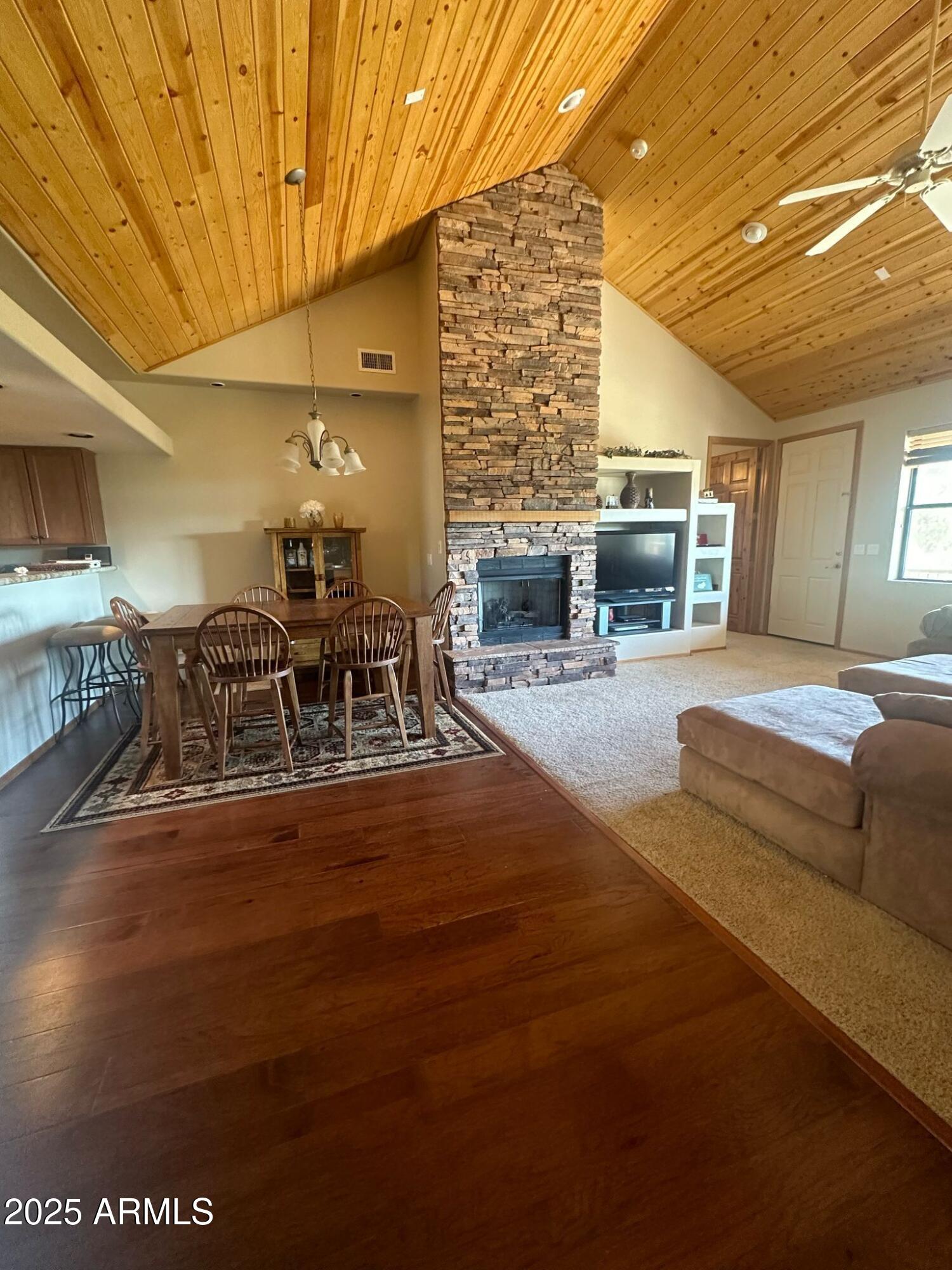 805 N GRAPEVINE Circle