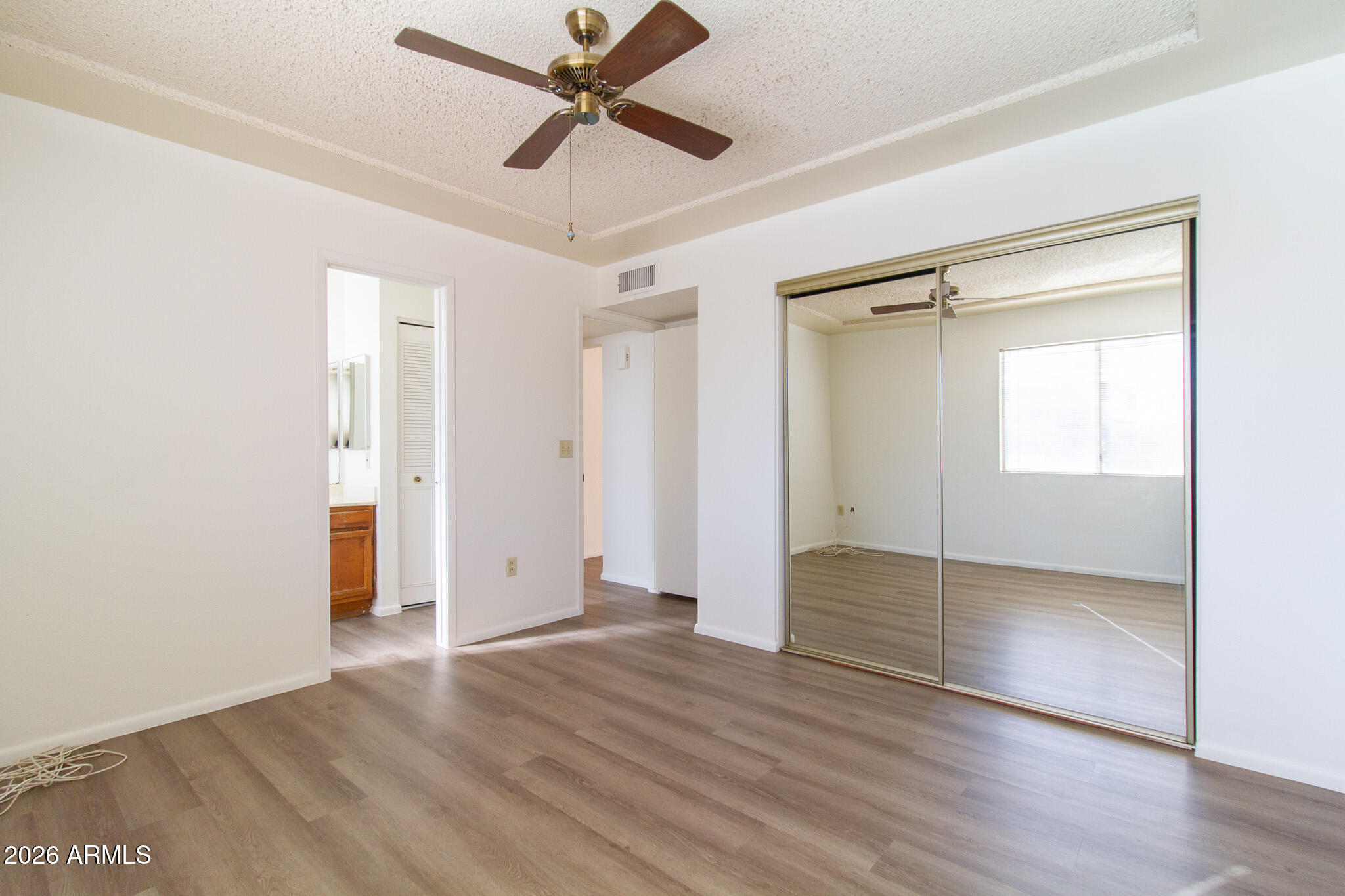 1605 W STRAFORD Drive