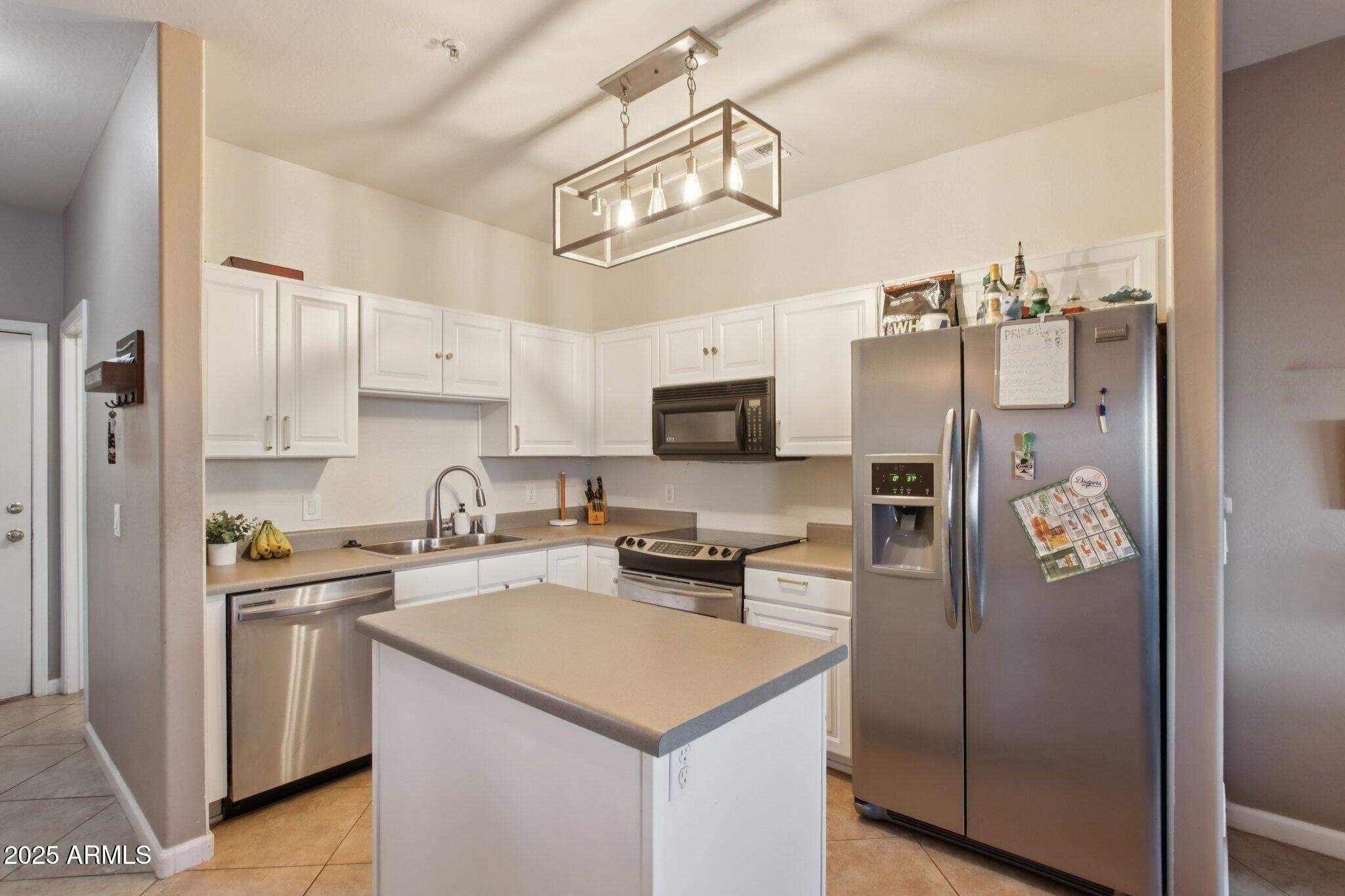 1718 W COLTER Street 118