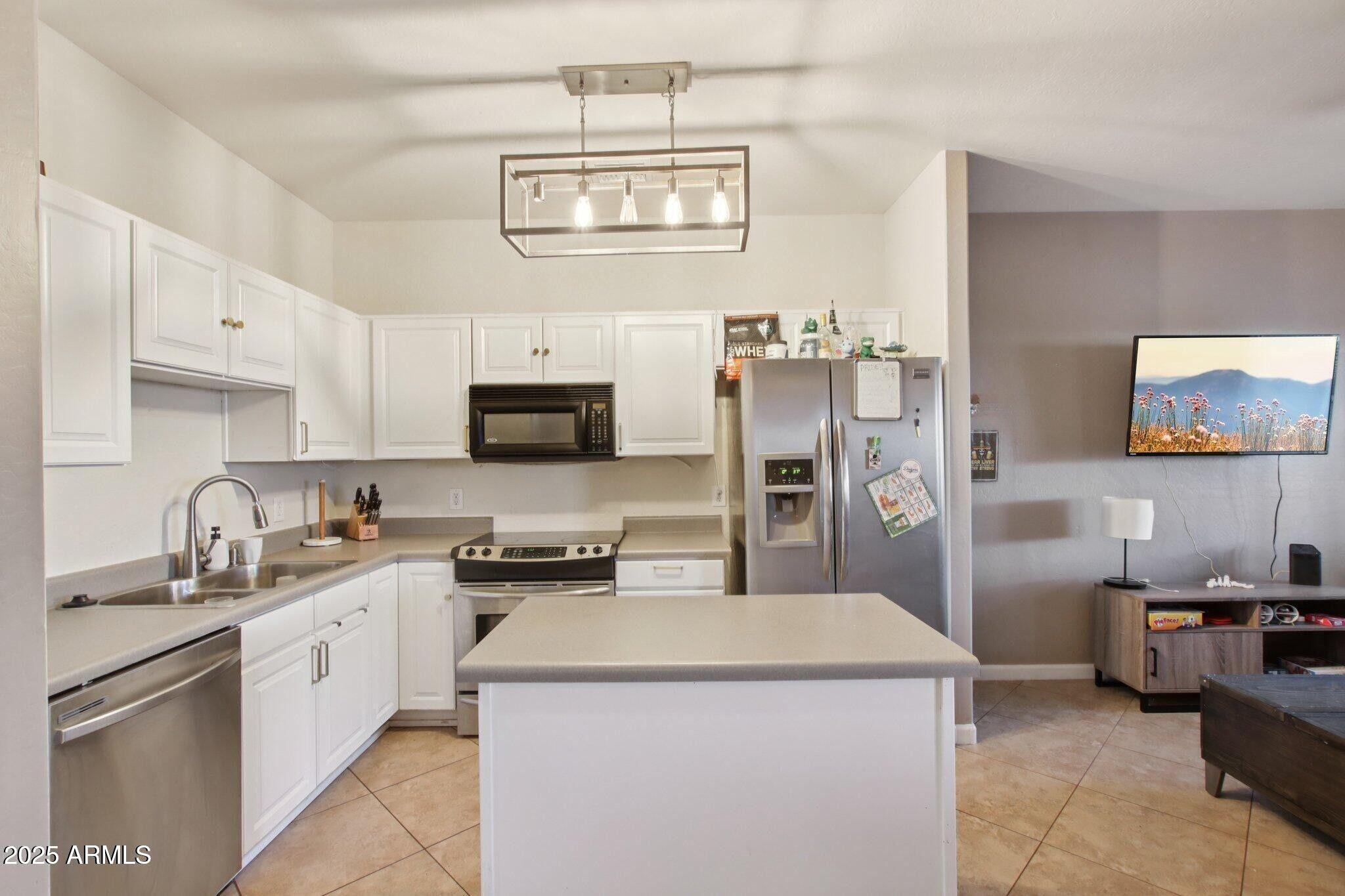 1718 W COLTER Street 118