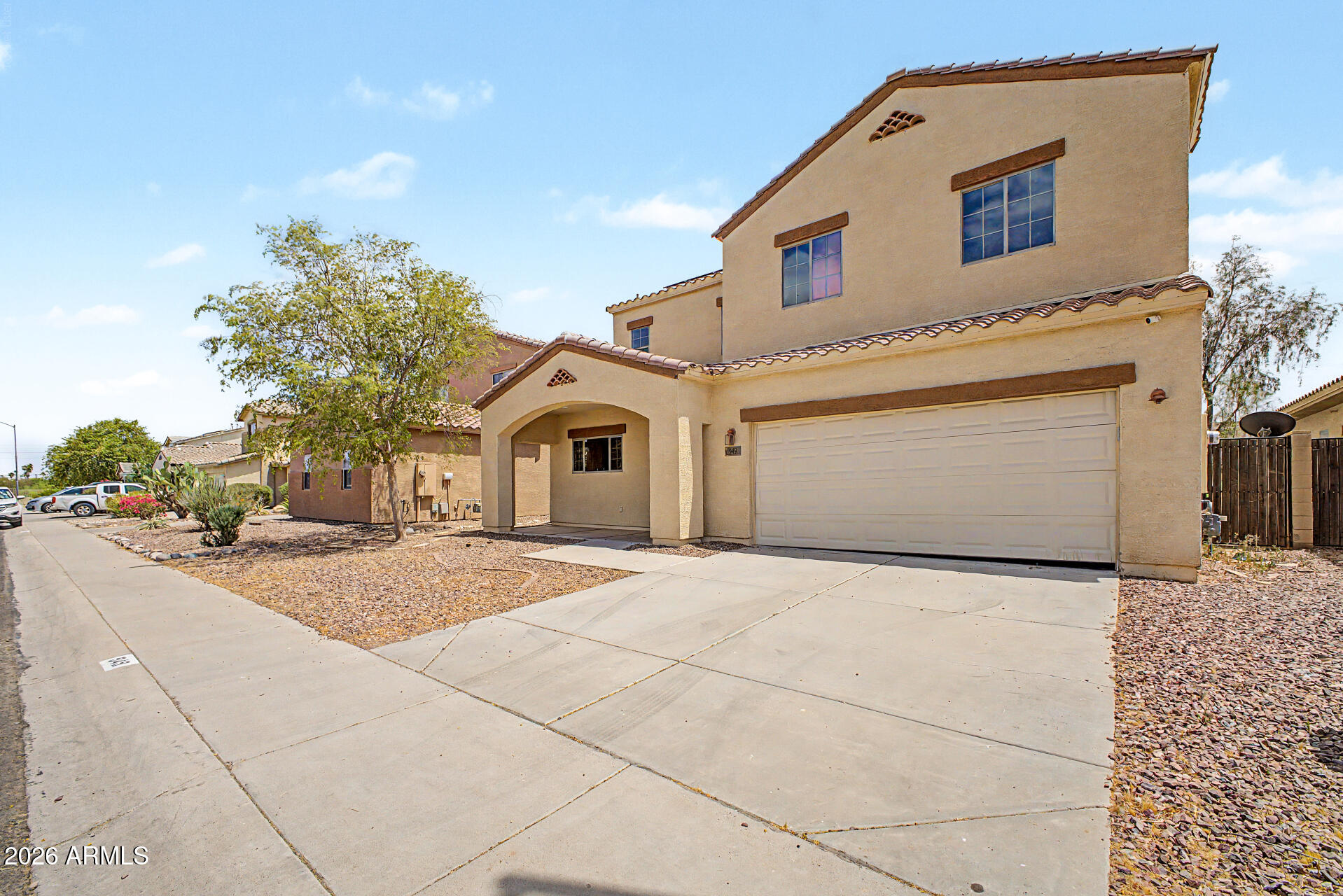 949 E WHITE WING Drive