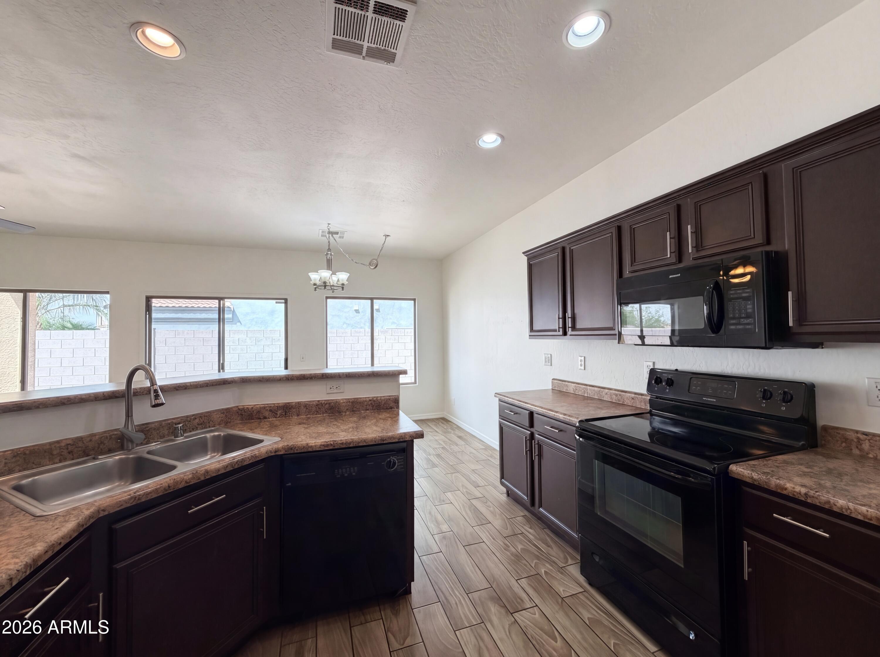 606 W BEAUTIFUL Lane