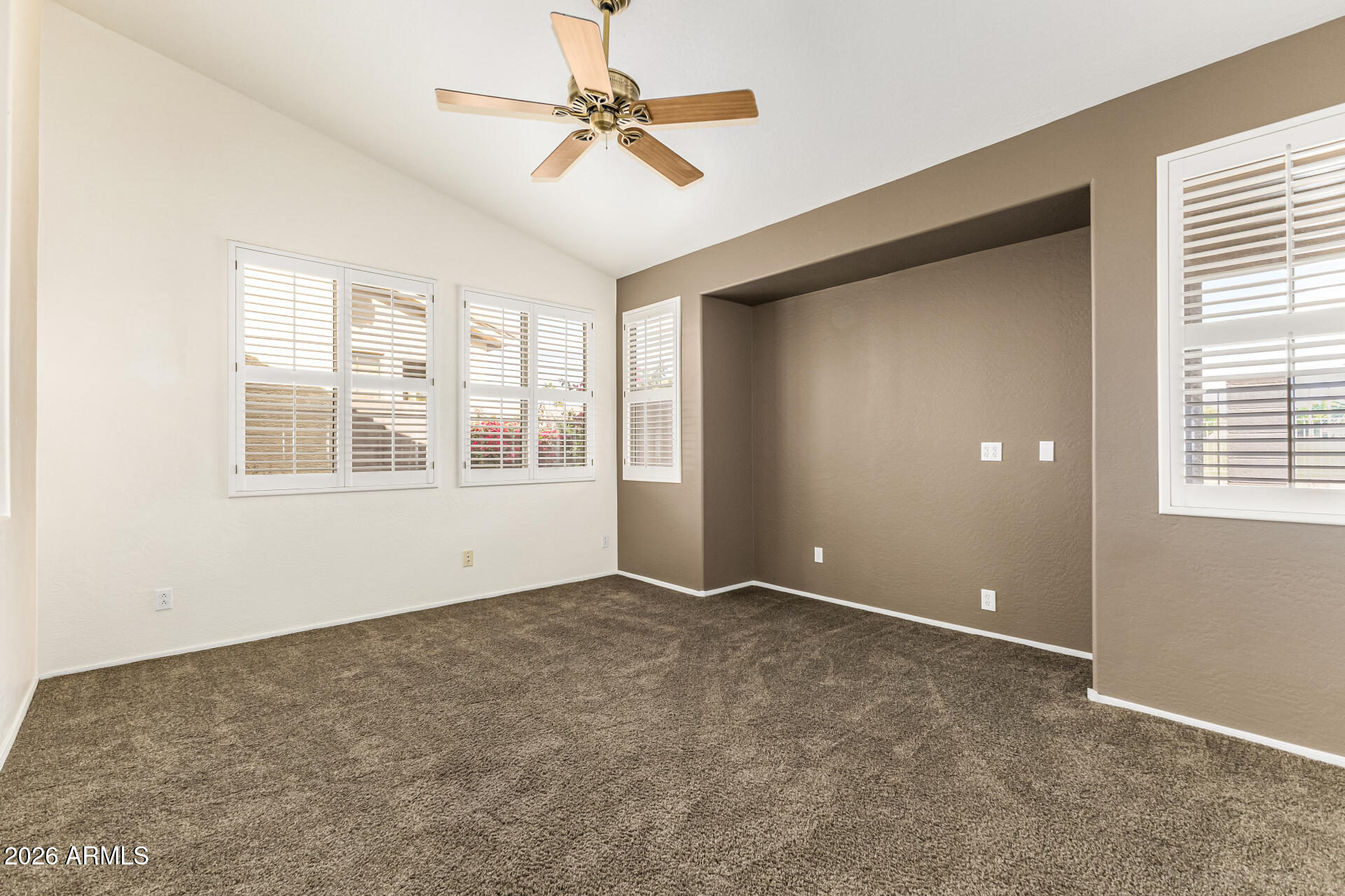 5415 E MCKELLIPS Road 33