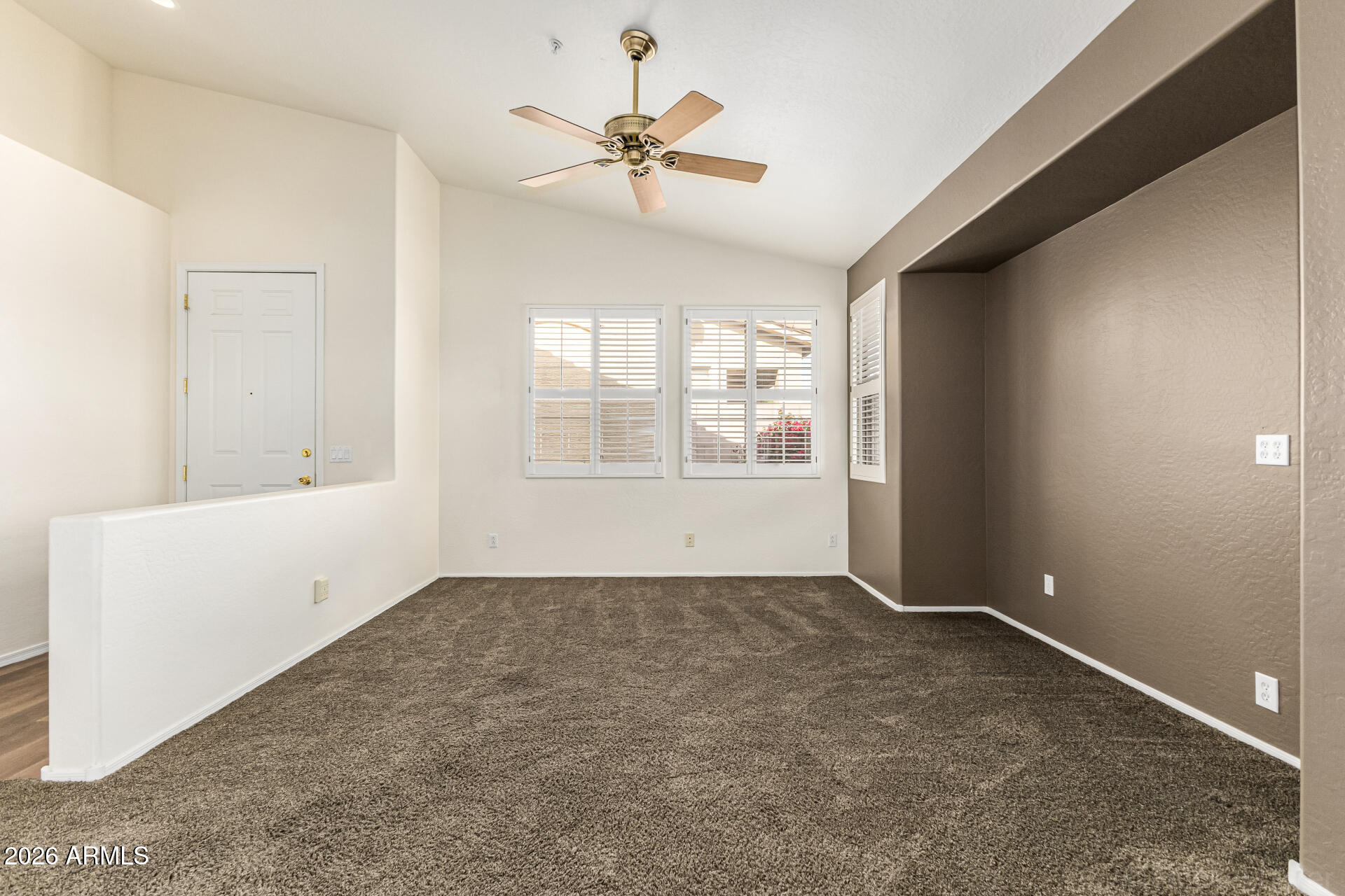 5415 E MCKELLIPS Road 33