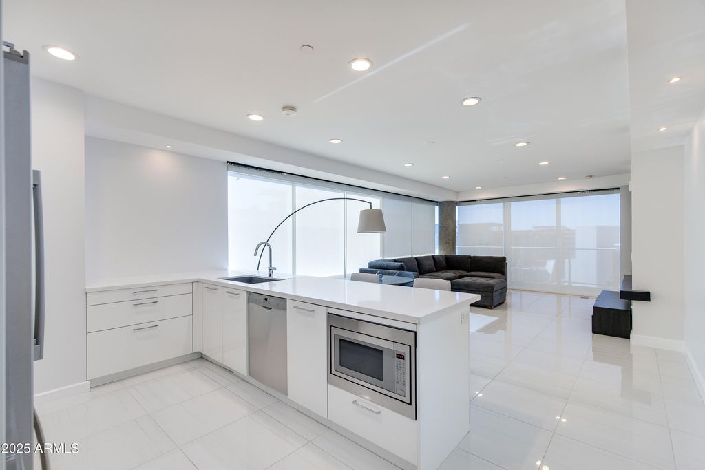 Photo of 4422 N 75th Street #6007, Scottsdale, AZ 85251 (MLS # 6942982)