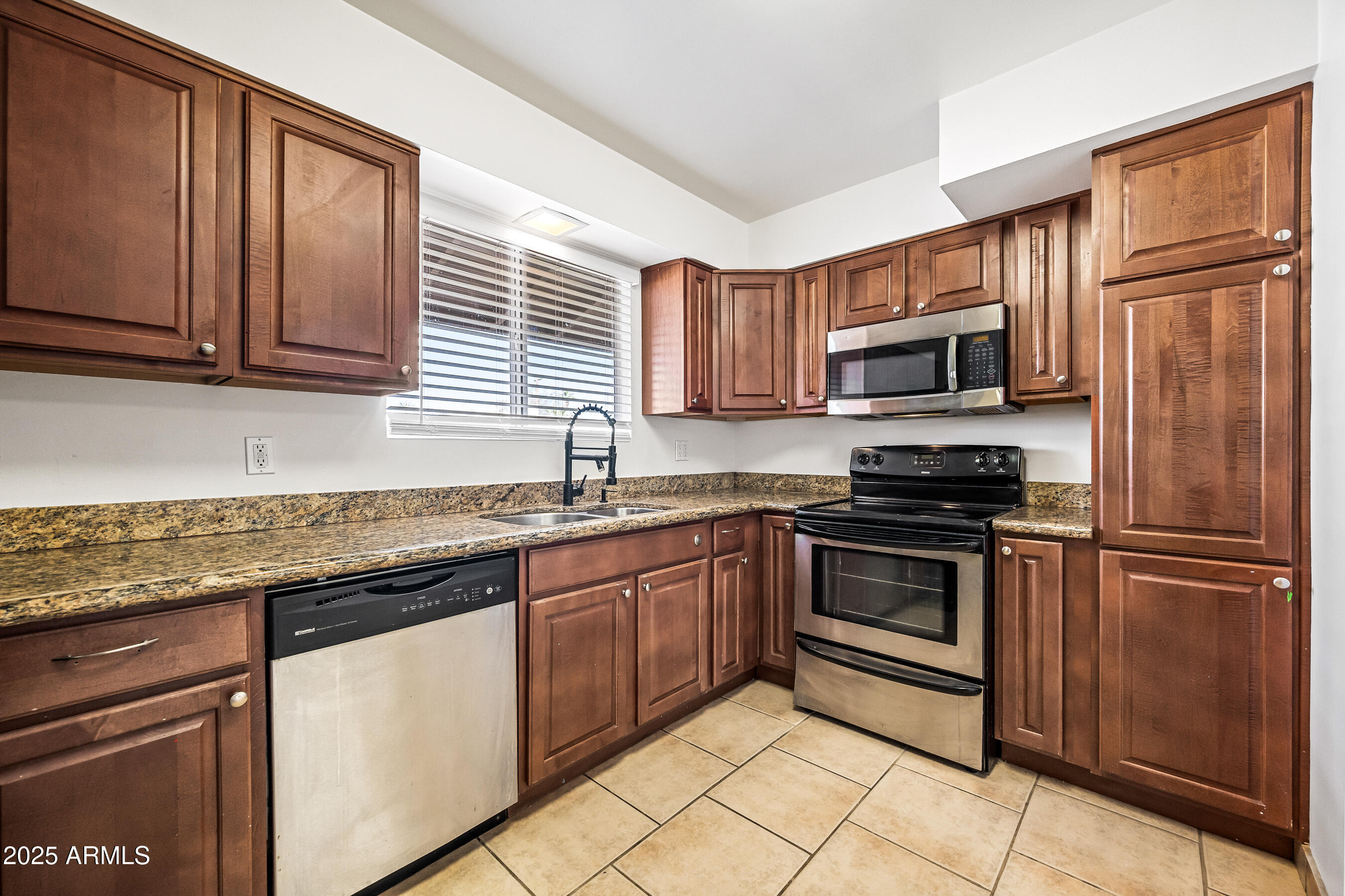 3823 W LAWRENCE Road