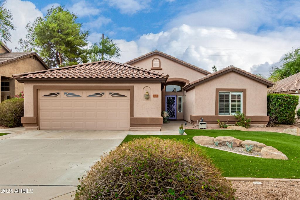 Photo of 1053 W Washington Avenue, Gilbert, AZ 85233 (MLS # 6926018)