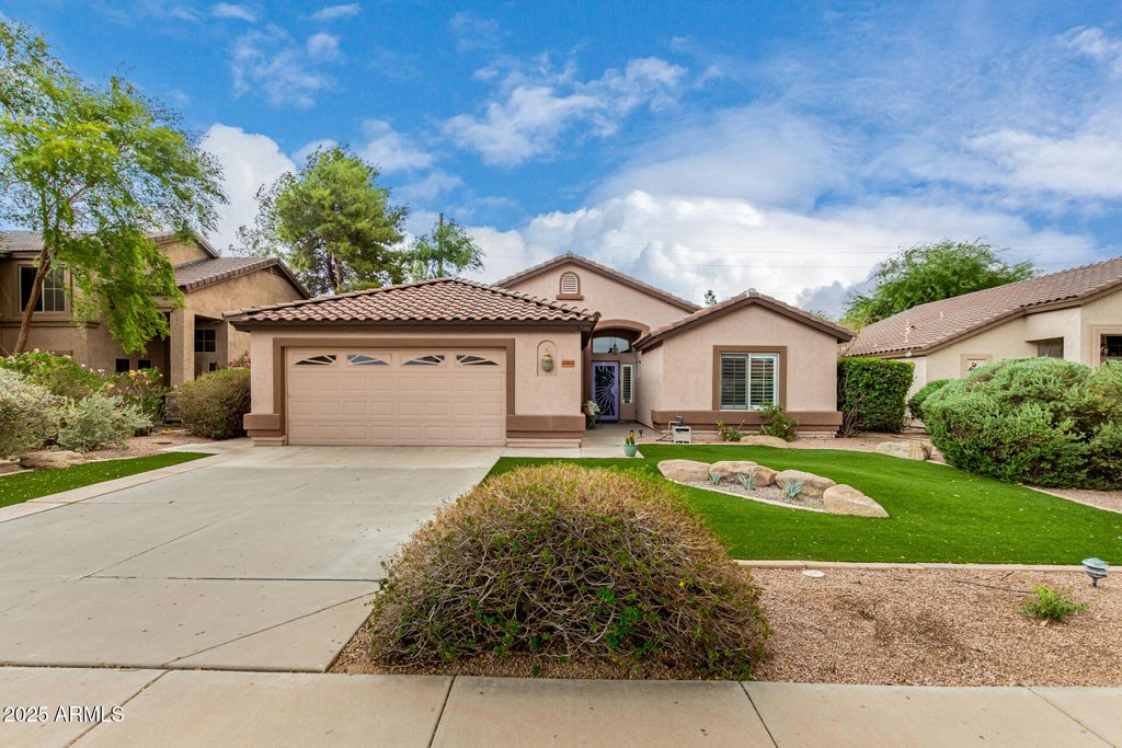 Photo of 1053 W Washington Avenue, Gilbert, AZ 85233 (MLS # 6926018)