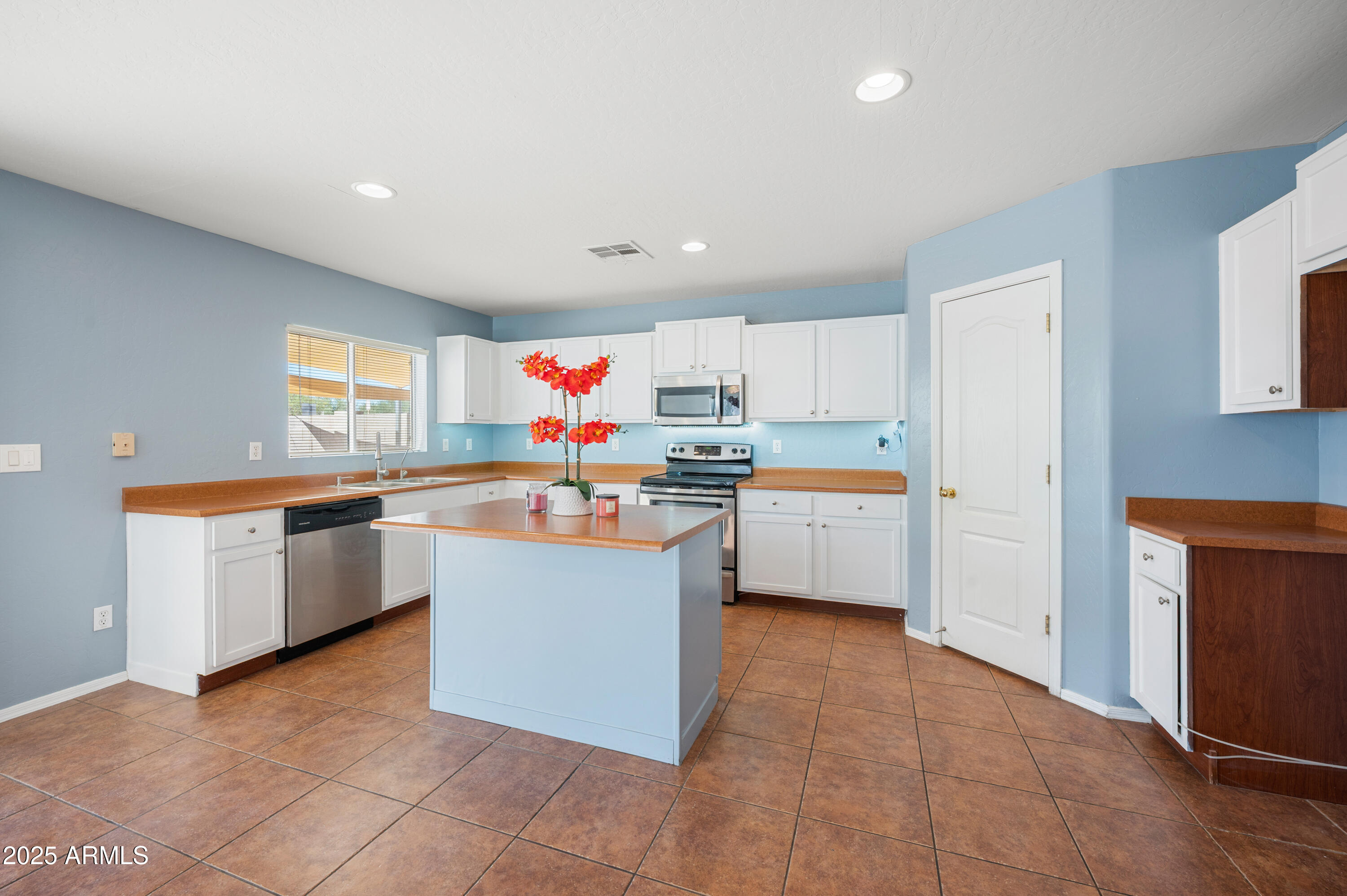 2381 E OLIVINE Road
