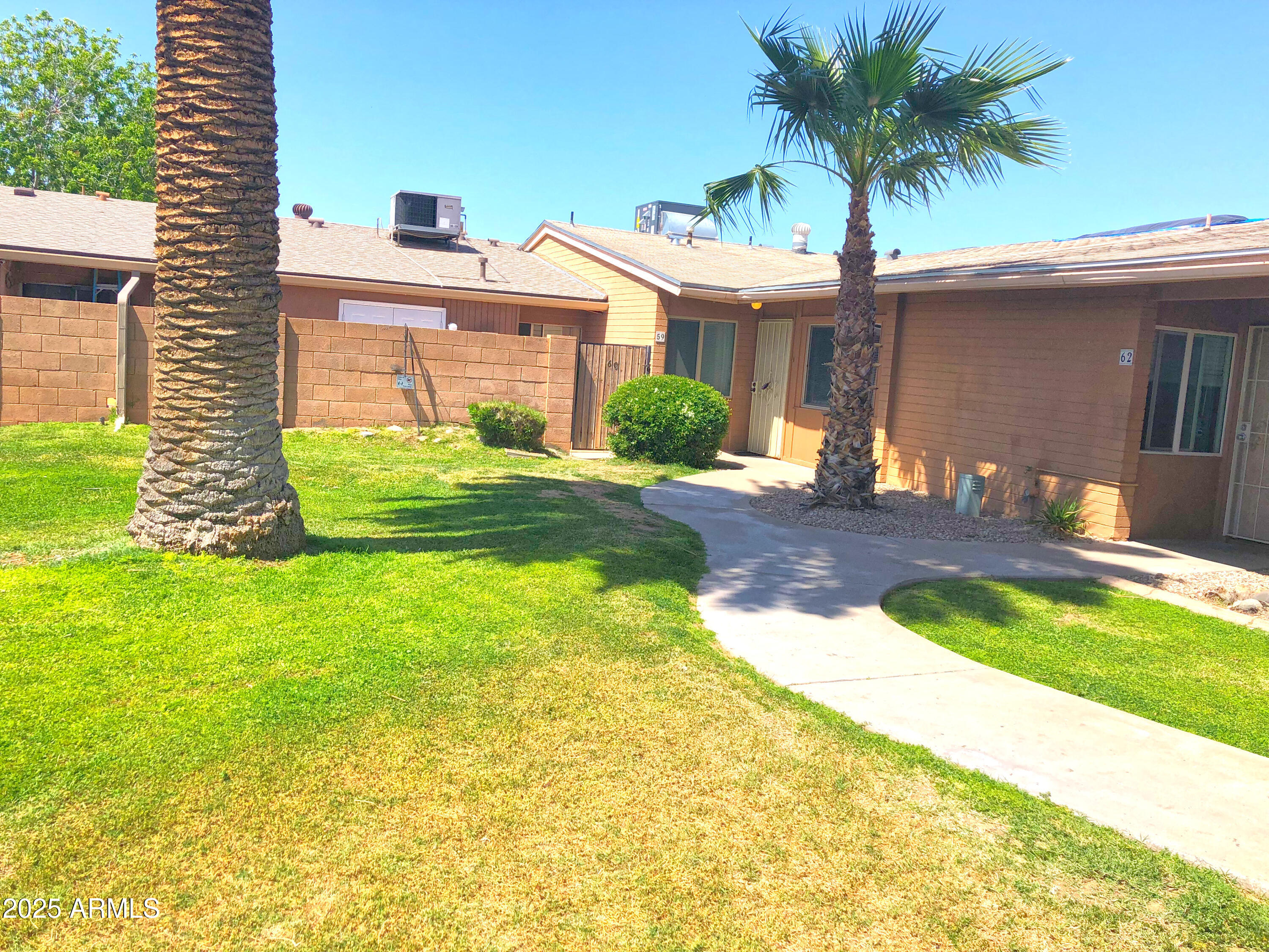 1718 E CAMPBELL Avenue