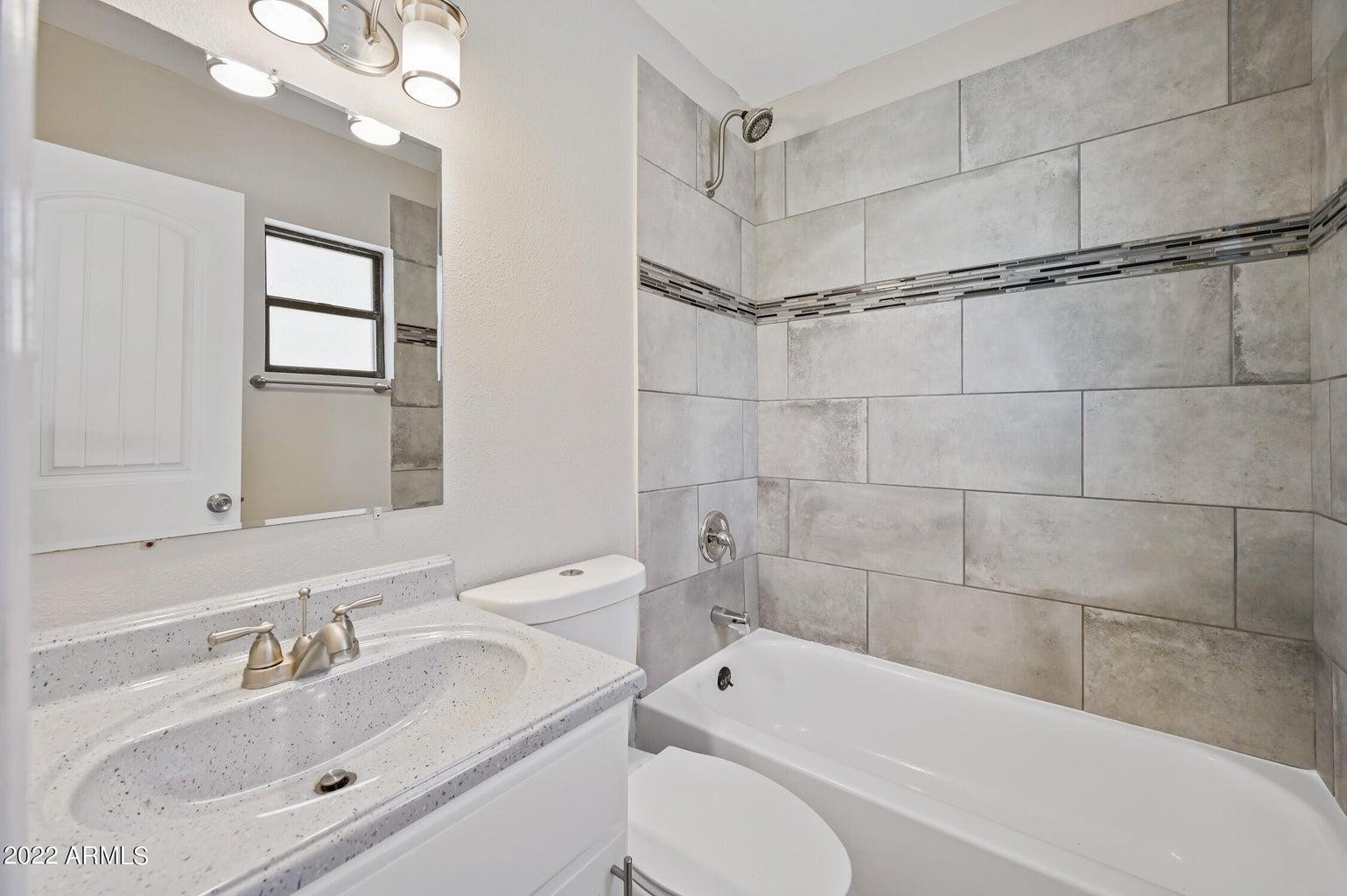 1744 W GLENDALE Avenue Apt 3