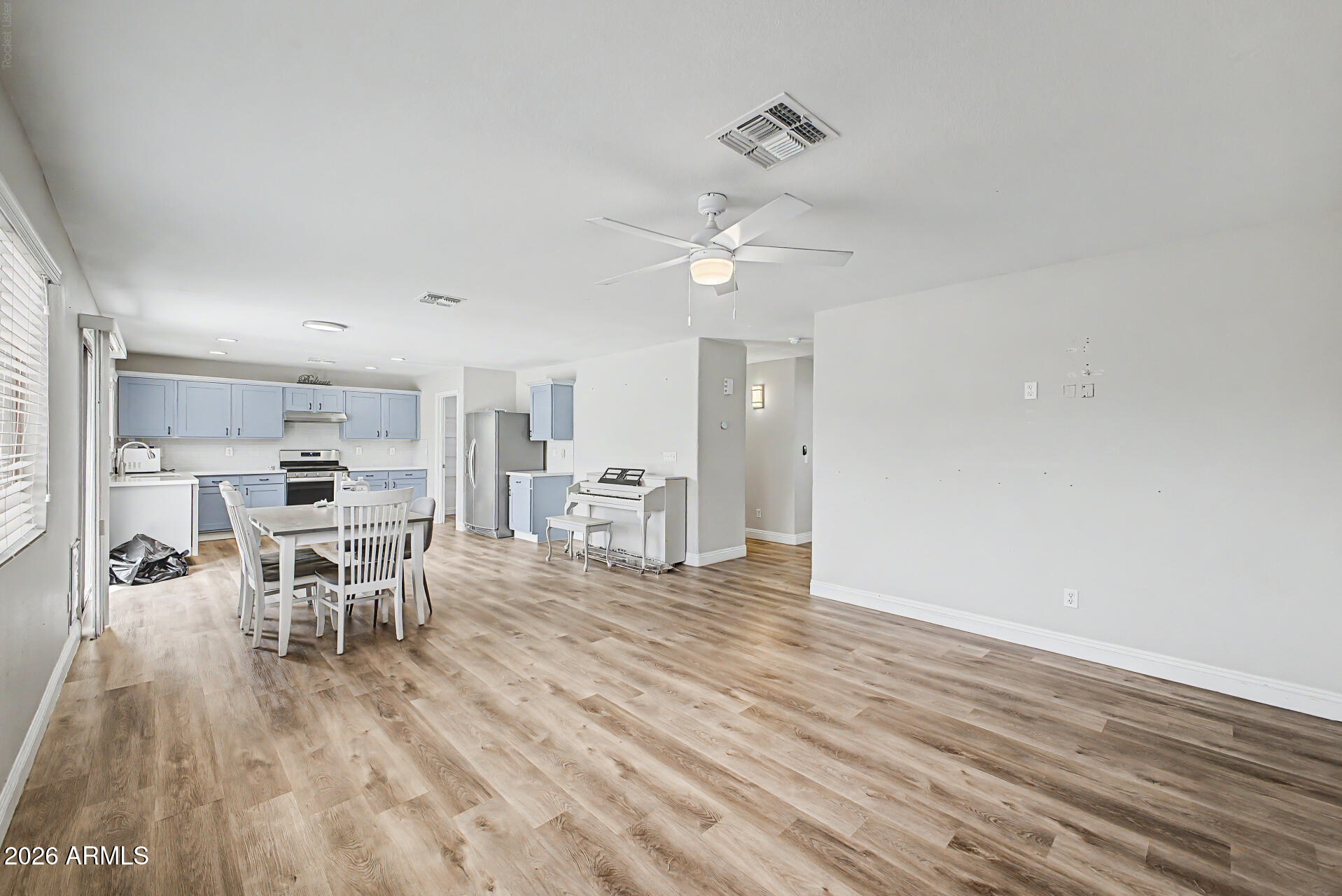 1211 E SILKTASSEL Trail