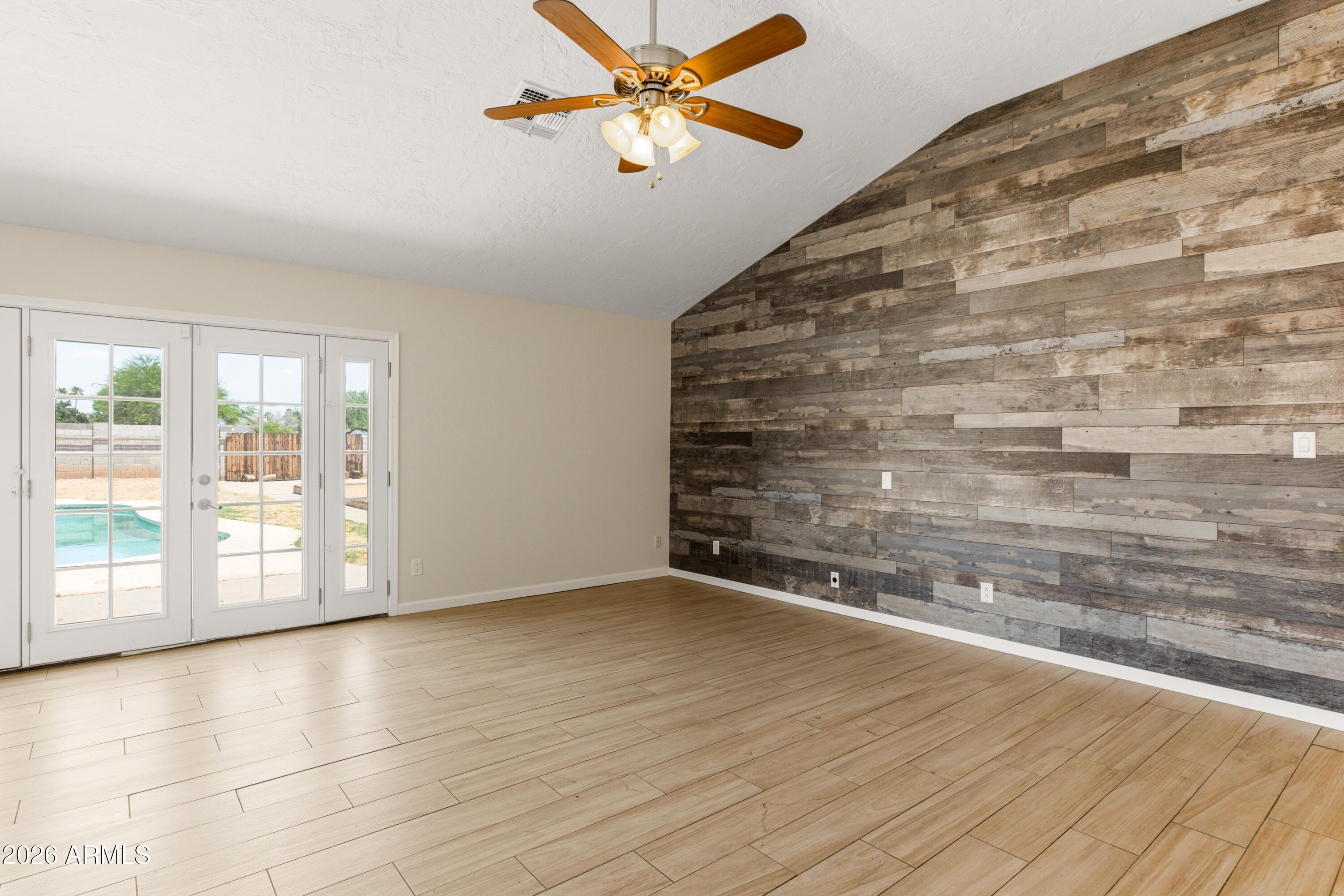 1506 W ALAMO Drive