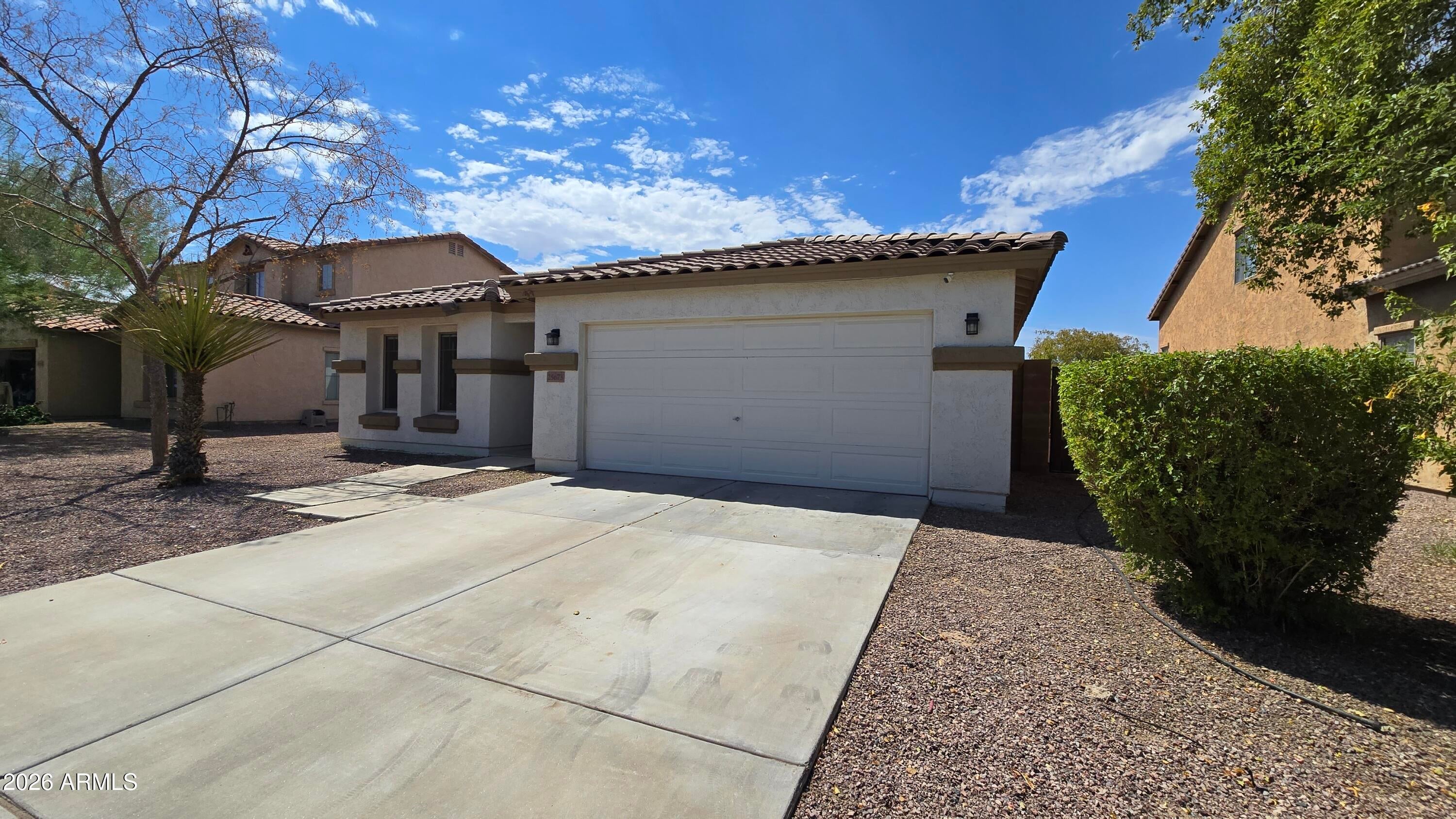 25673 W NORTHERN LIGHTS Way