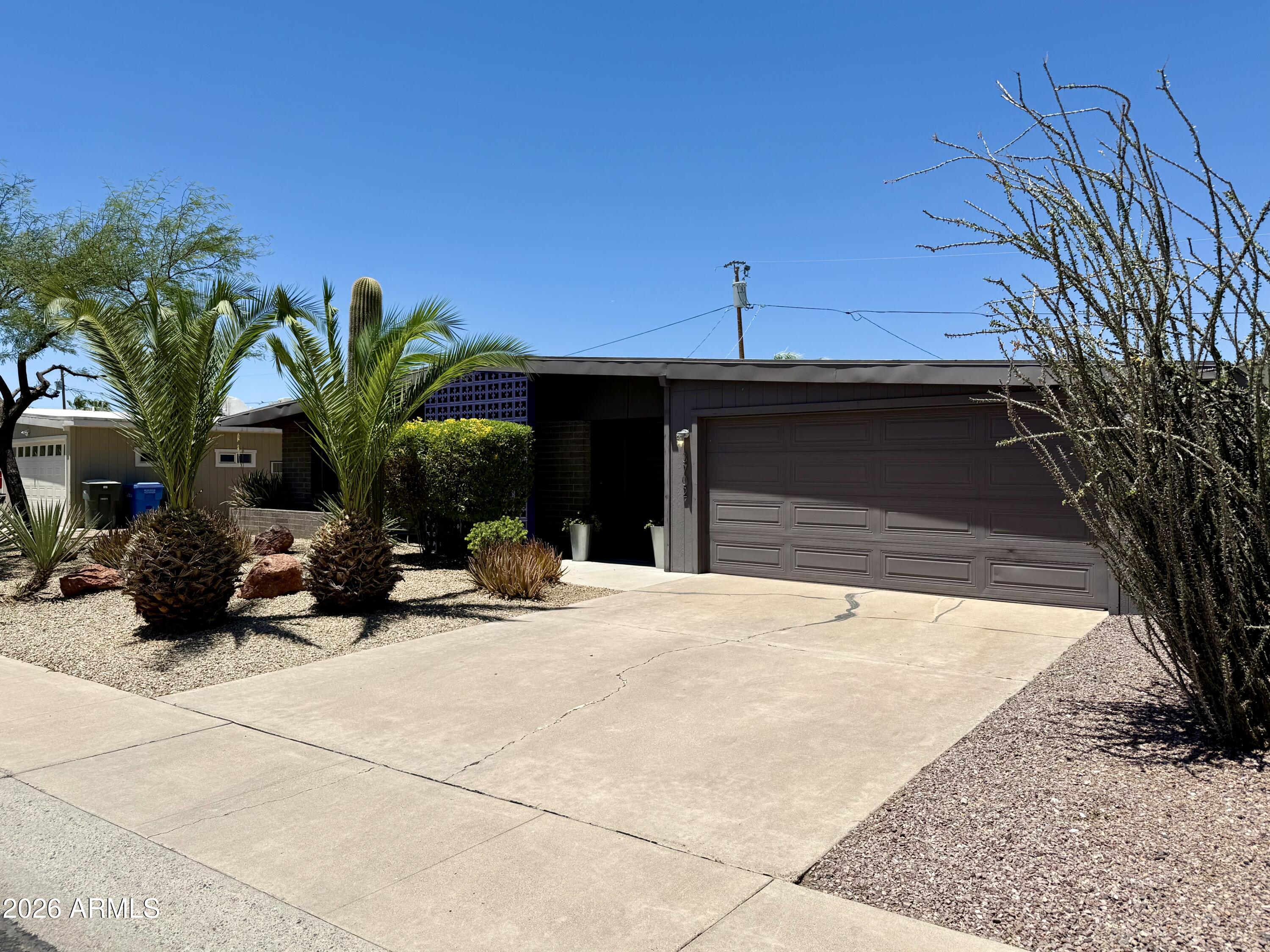 3702 E Paradise Drive