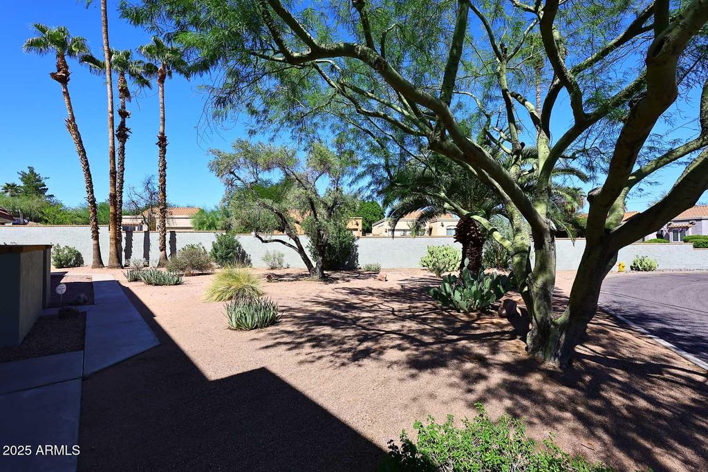Photo of 14424 N Teakwood Lane #D, Fountain Hills, AZ 85268 (MLS # 6926911)
