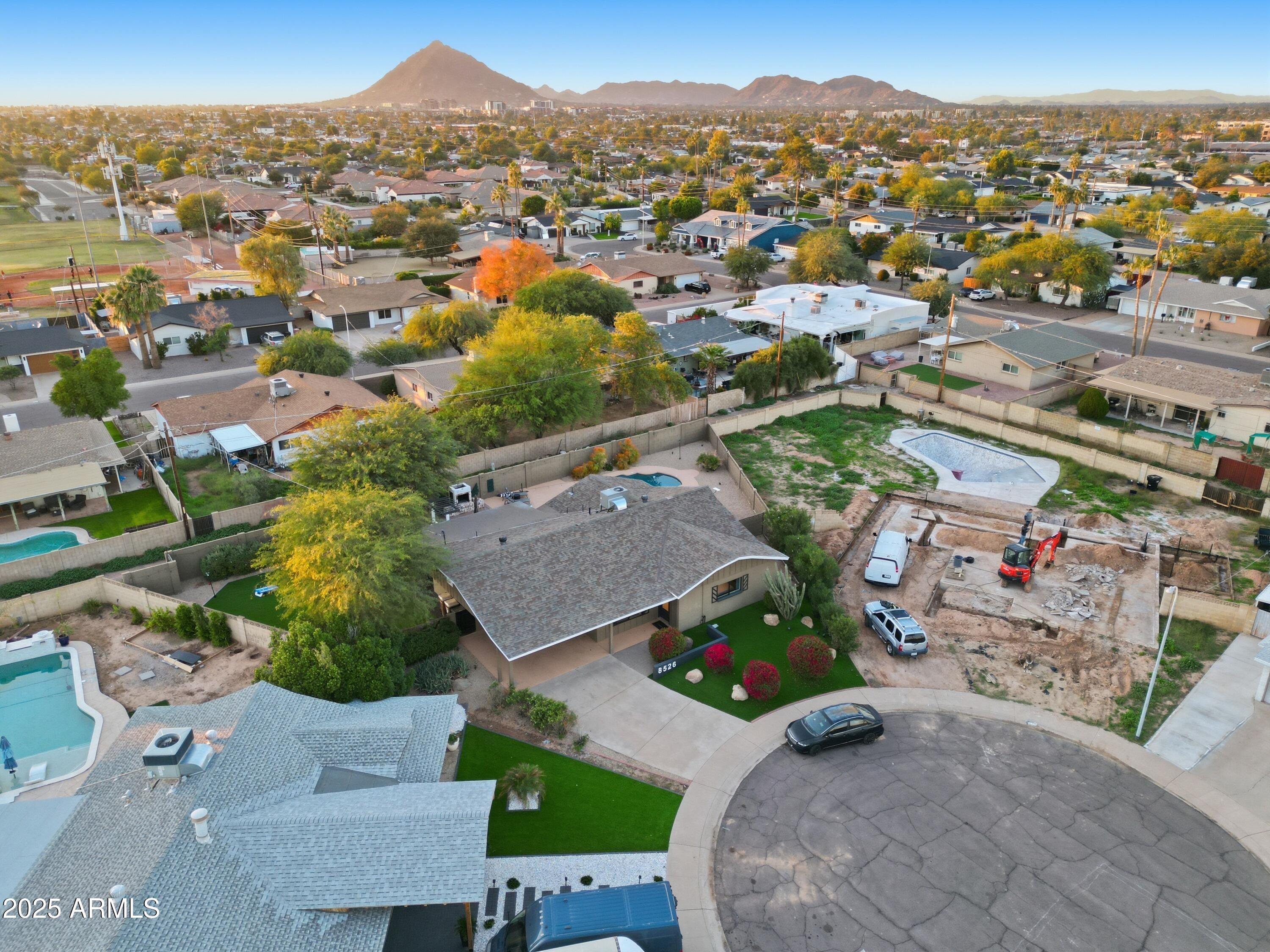 8526 E WHITTON Avenue