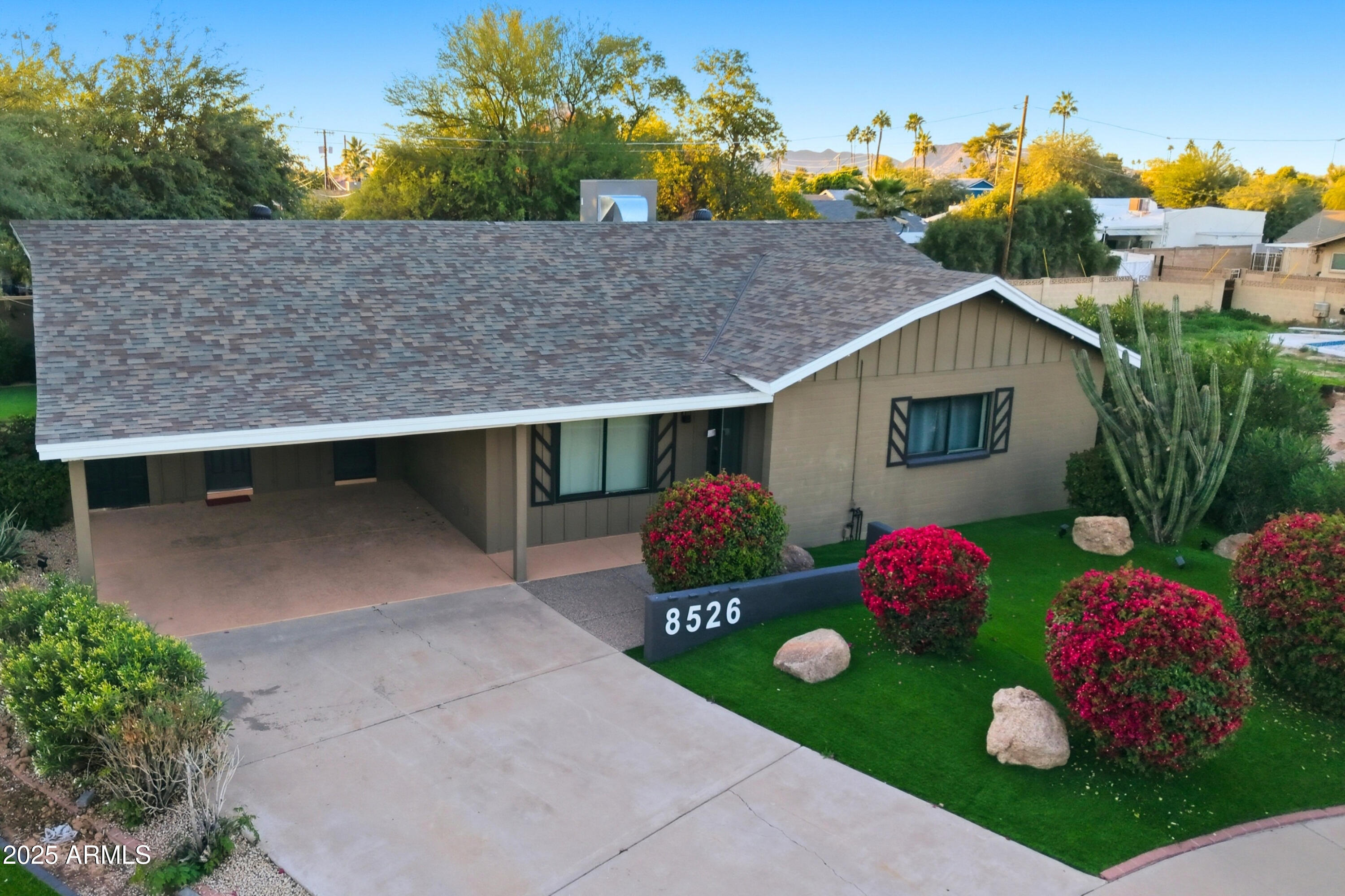 8526 E WHITTON Avenue